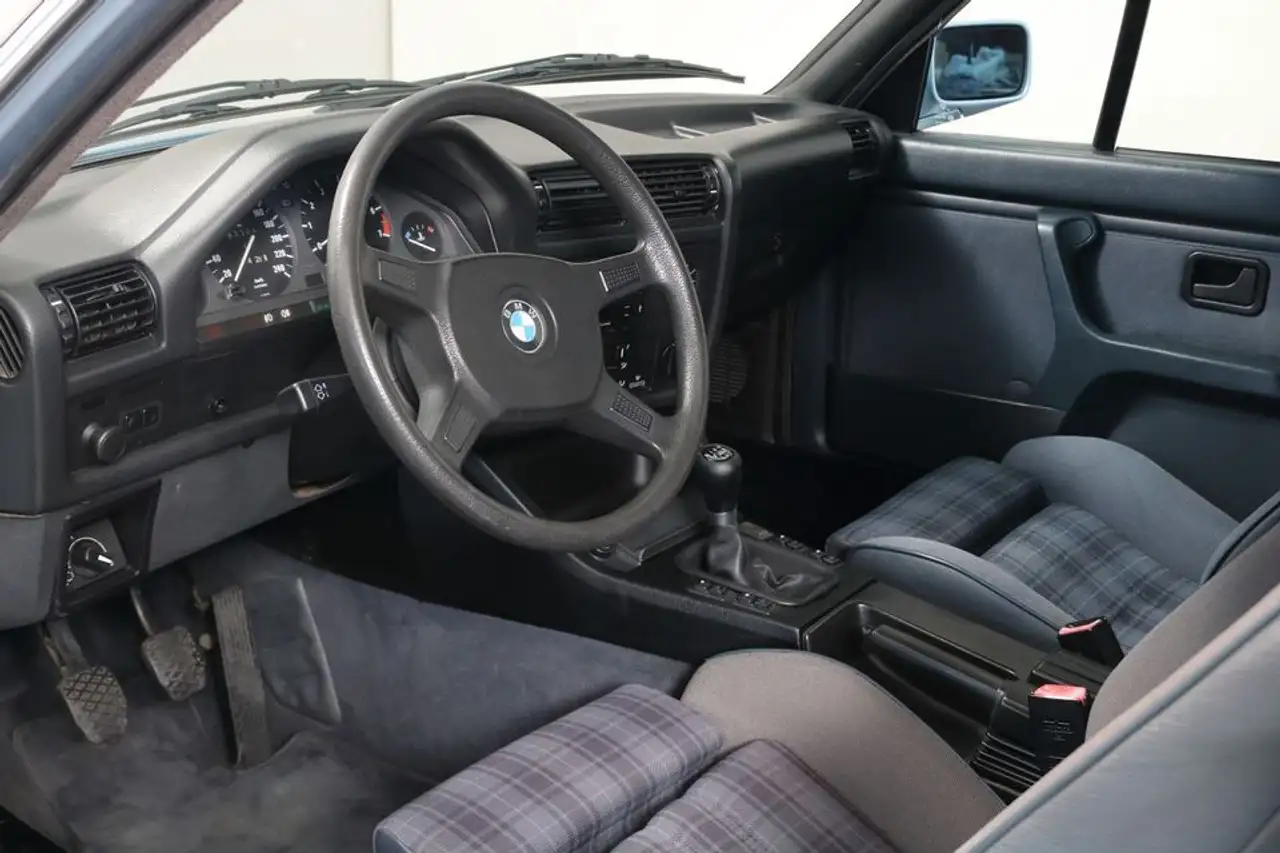 BMW 320i, foto 8