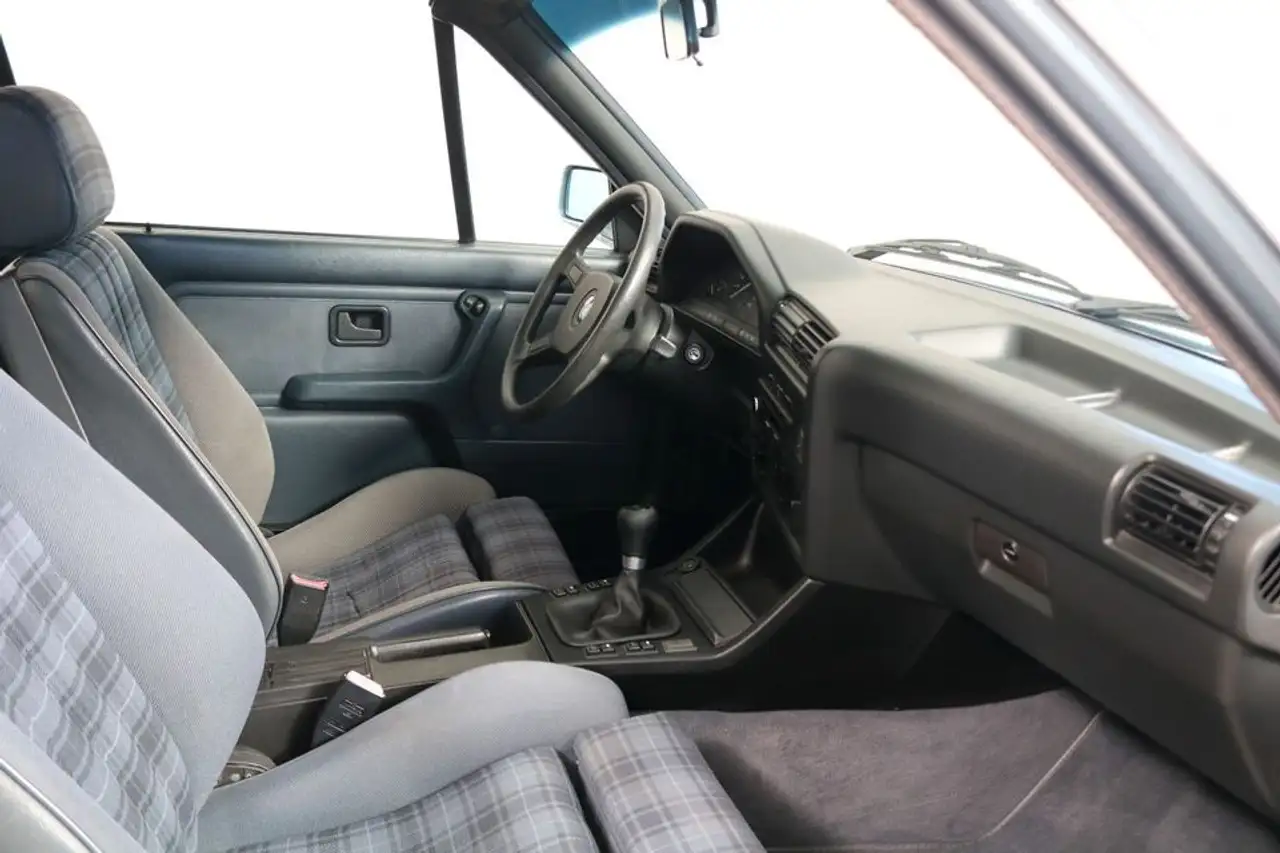 BMW 320i, foto 7