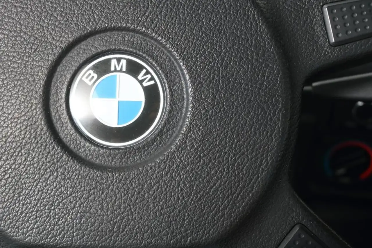 BMW 320i, foto 10
