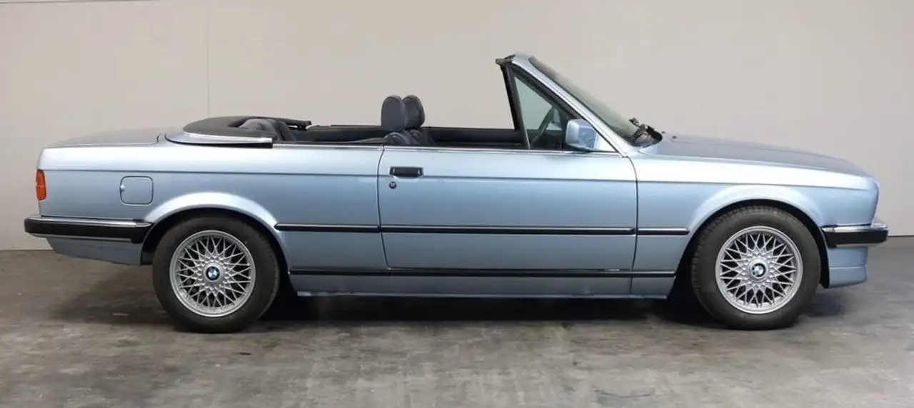 BMW 320i, foto 2