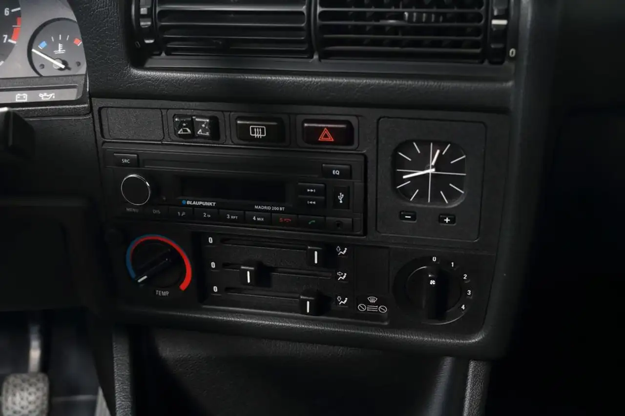 BMW 320i, foto 12