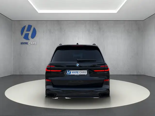 BMW X7 view 8