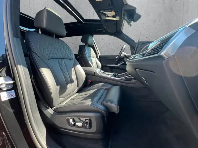 BMW X7 view 15