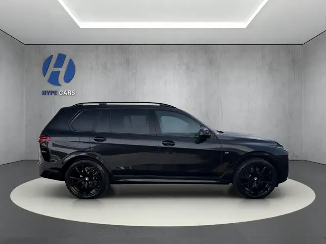BMW X7 view 7