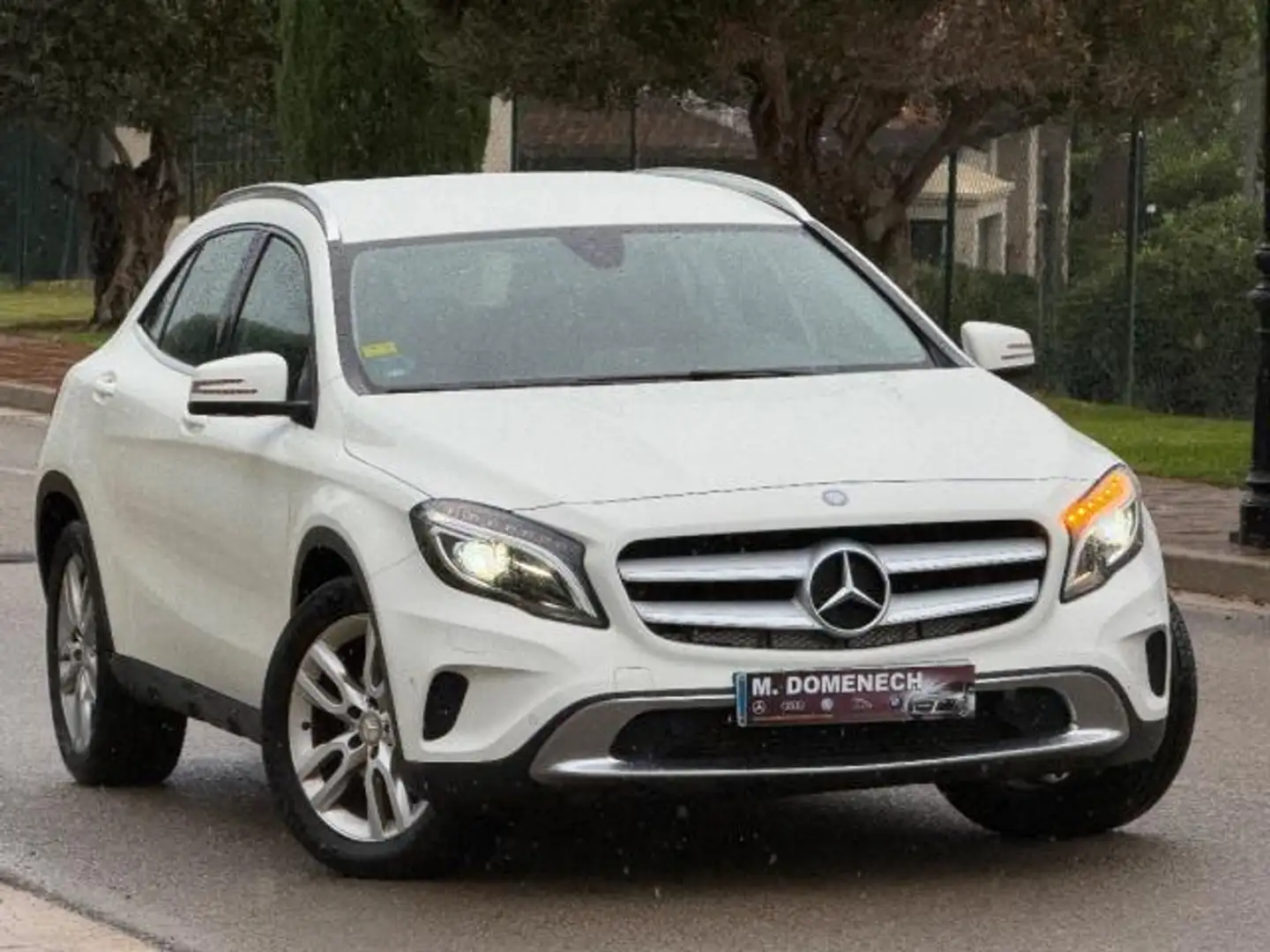 Mercedes-Benz GLA 200 d Blanc - 2