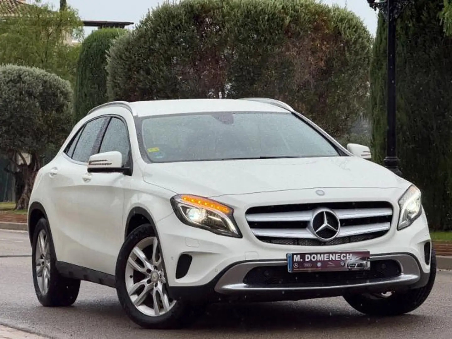 Mercedes-Benz GLA 200 d Blanc - 1