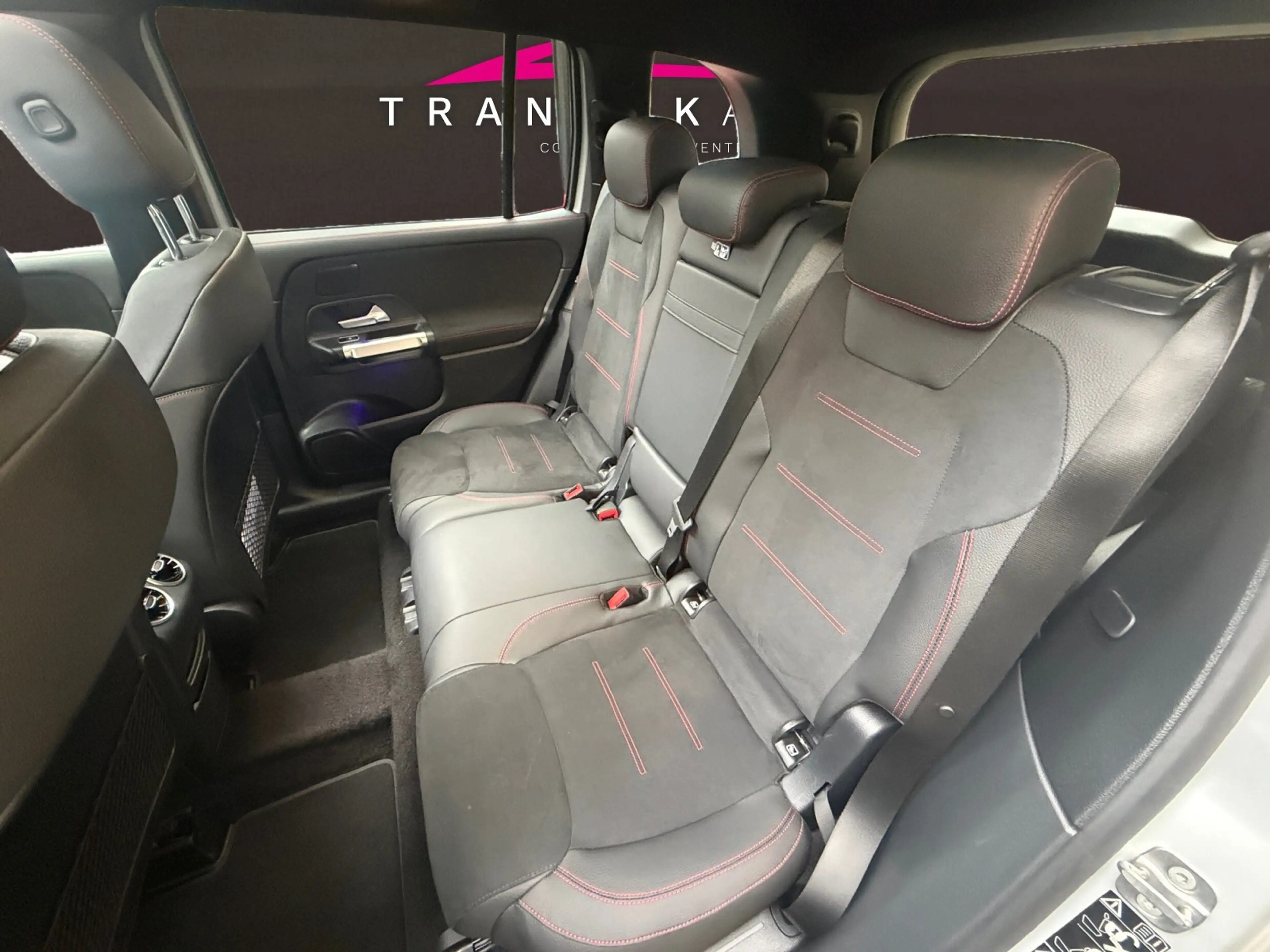 Mercedes-Benz GLB 180 7 Places / AMG Line / Facelift / Véhicule belge / Garantie Mercedes 01/2030 — photo 11