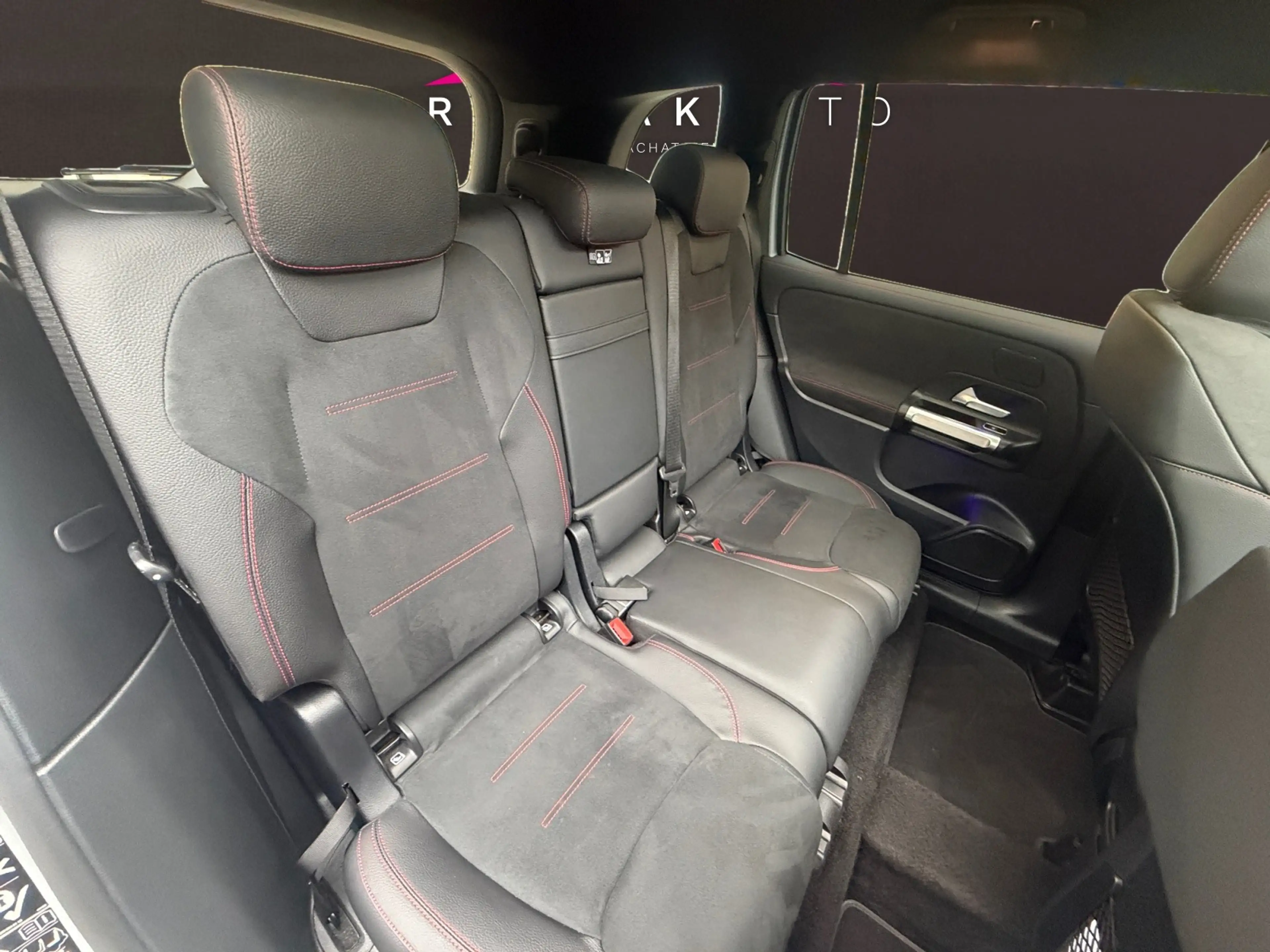 Mercedes-Benz GLB 180 7 Places / AMG Line / Facelift / Véhicule belge / Garantie Mercedes 01/2030 — photo 14