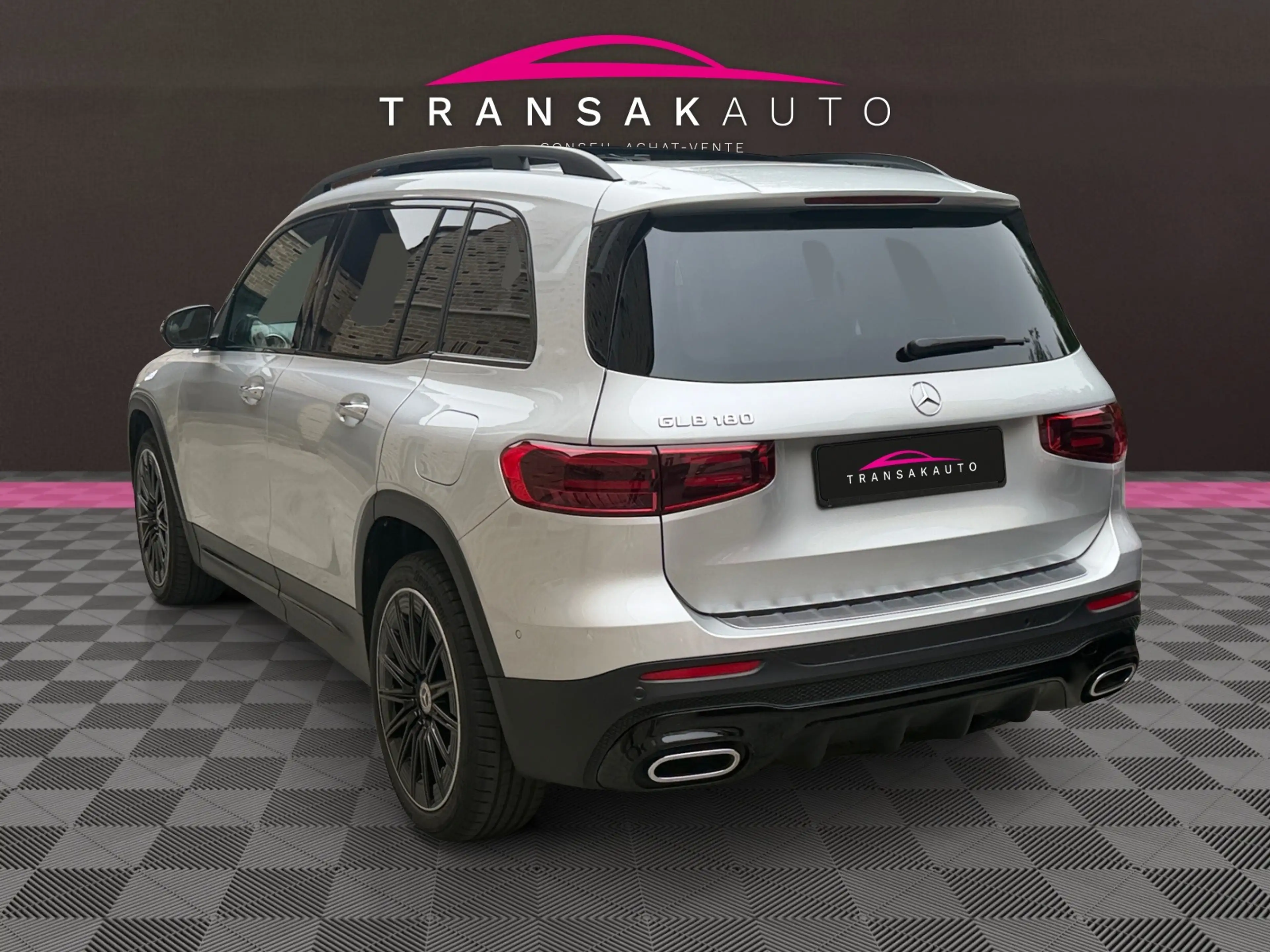 Mercedes-Benz GLB 180 7 Places / AMG Line / Facelift / Véhicule belge / Garantie Mercedes 01/2030 — photo 3