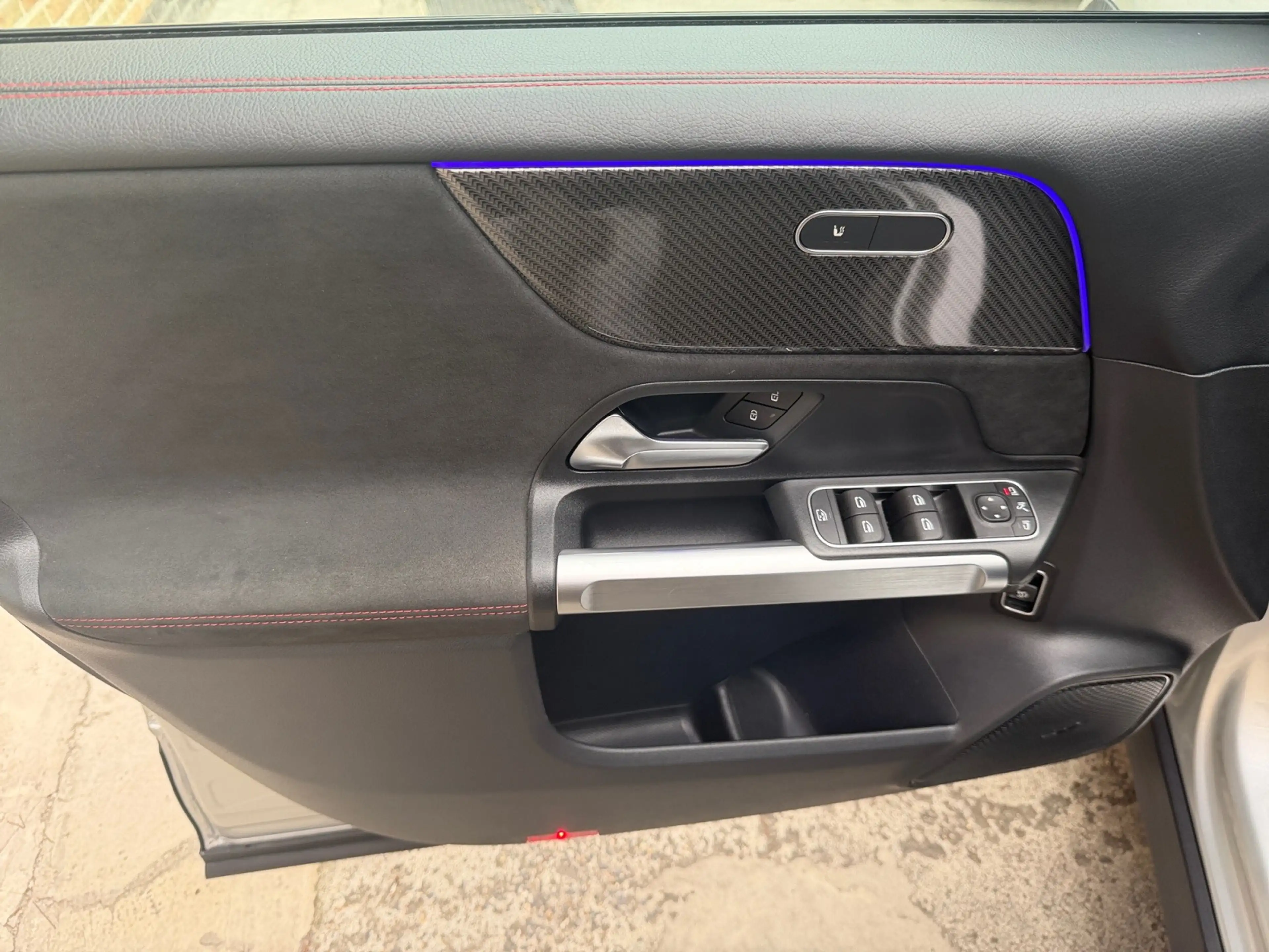 Mercedes-Benz GLB 180 7 Places / AMG Line / Facelift / Véhicule belge / Garantie Mercedes 01/2030 — photo 9