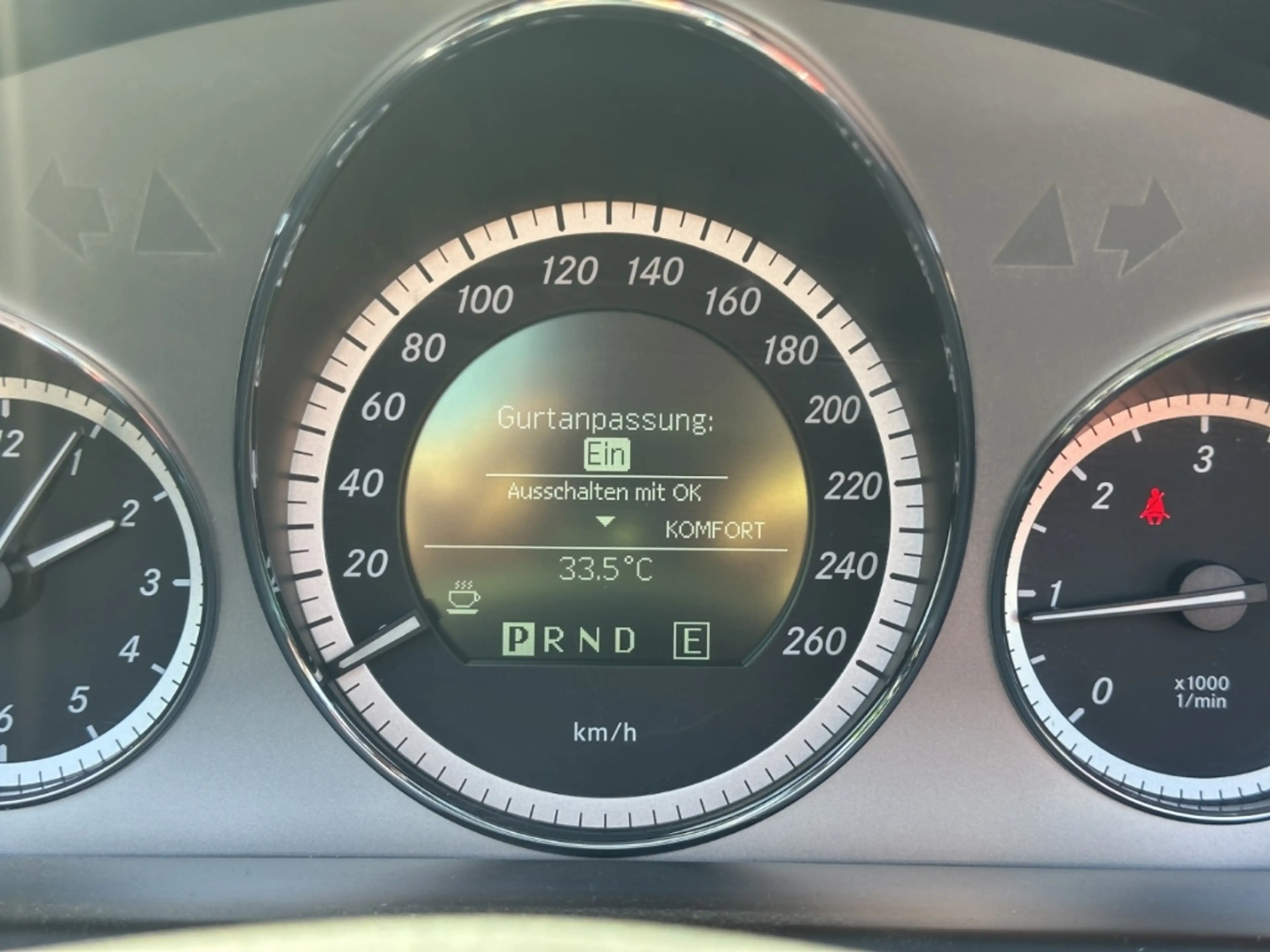Mercedes-Benz E 250 Cabrio CDI AMG Line MANUFAKTUR H&K — photo 31