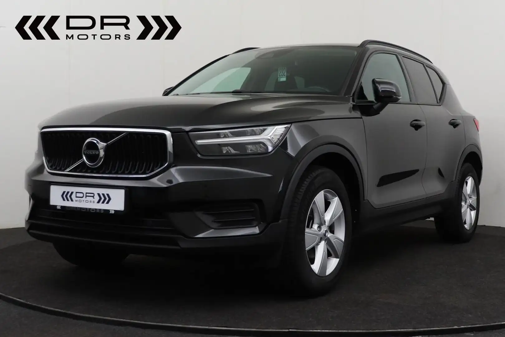 Volvo XC40 Volvo XC40 - T2 MOMENTUM CORE - BLUETOOTH - DAB Zwart - 1