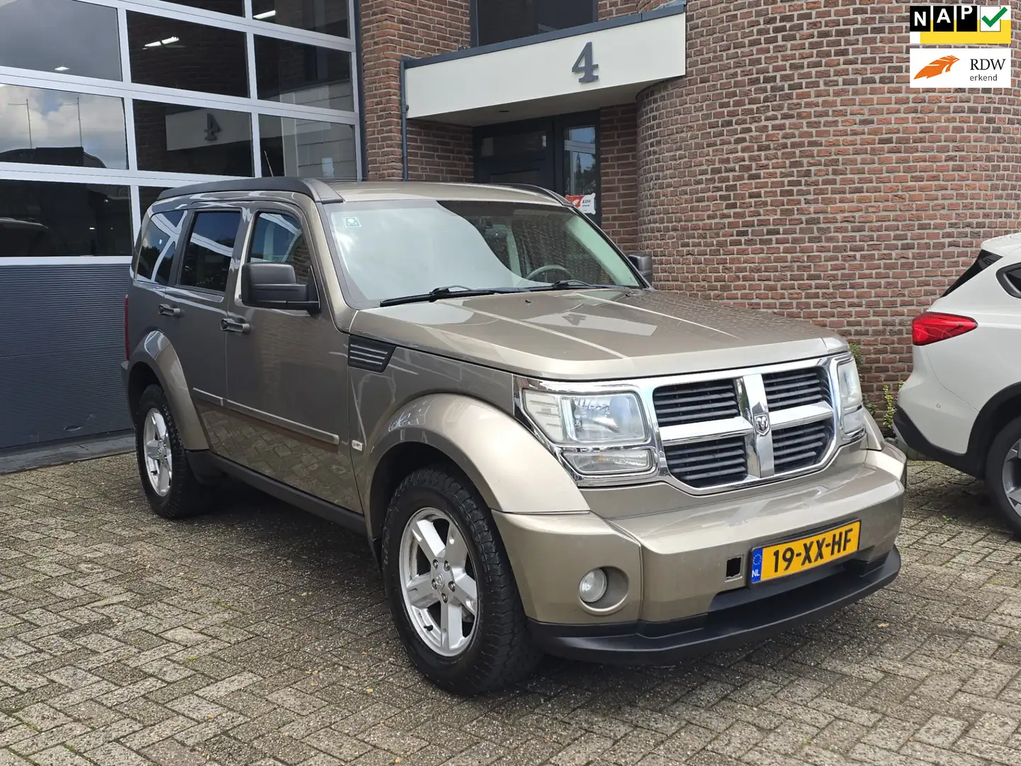Dodge Nitro 3.7 V6 SXT Automaat |LPG |Airco |Trekhaak Braun - 1