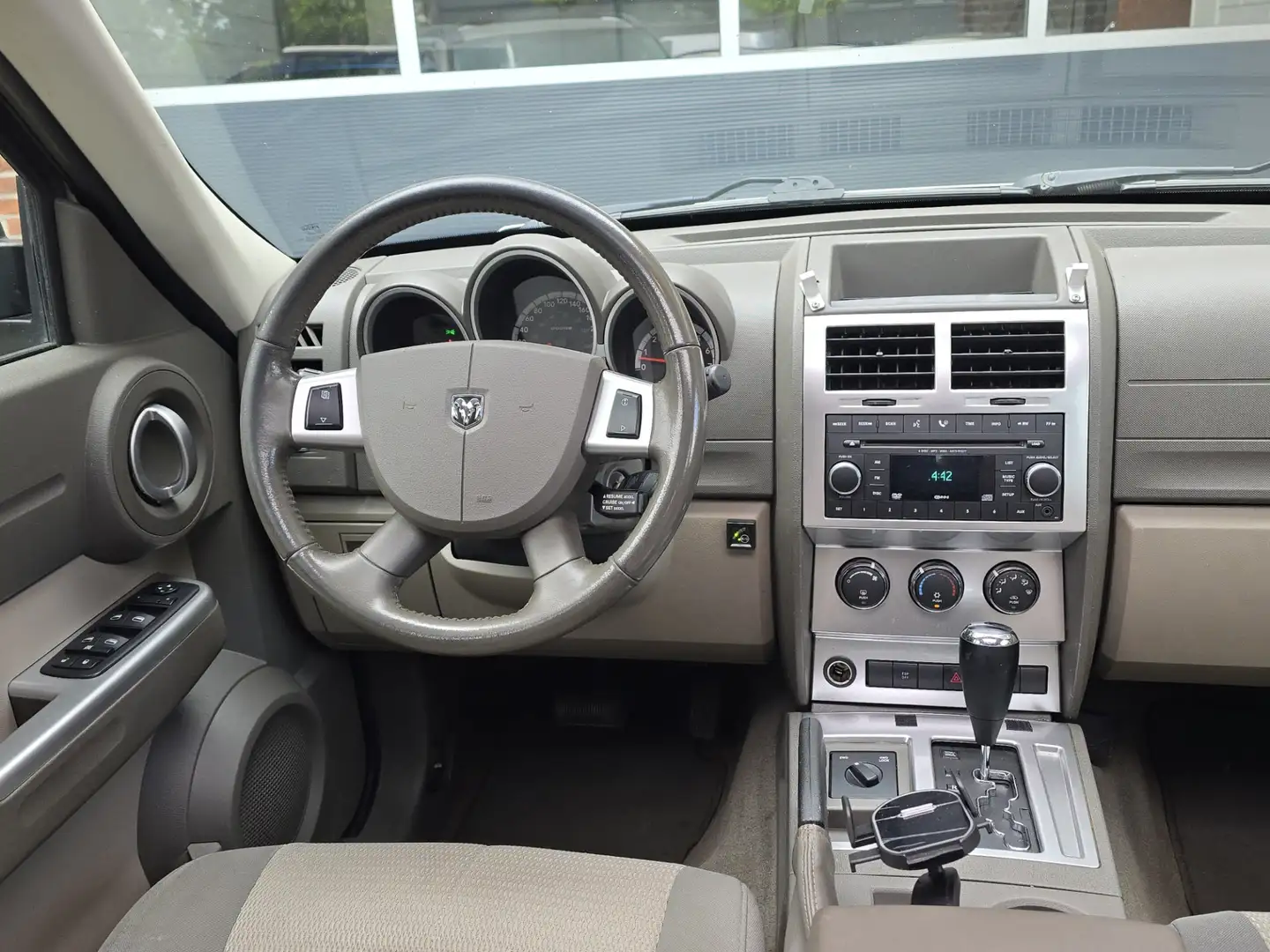 Dodge Nitro 3.7 V6 SXT Automaat |LPG |Airco |Trekhaak Braun - 2