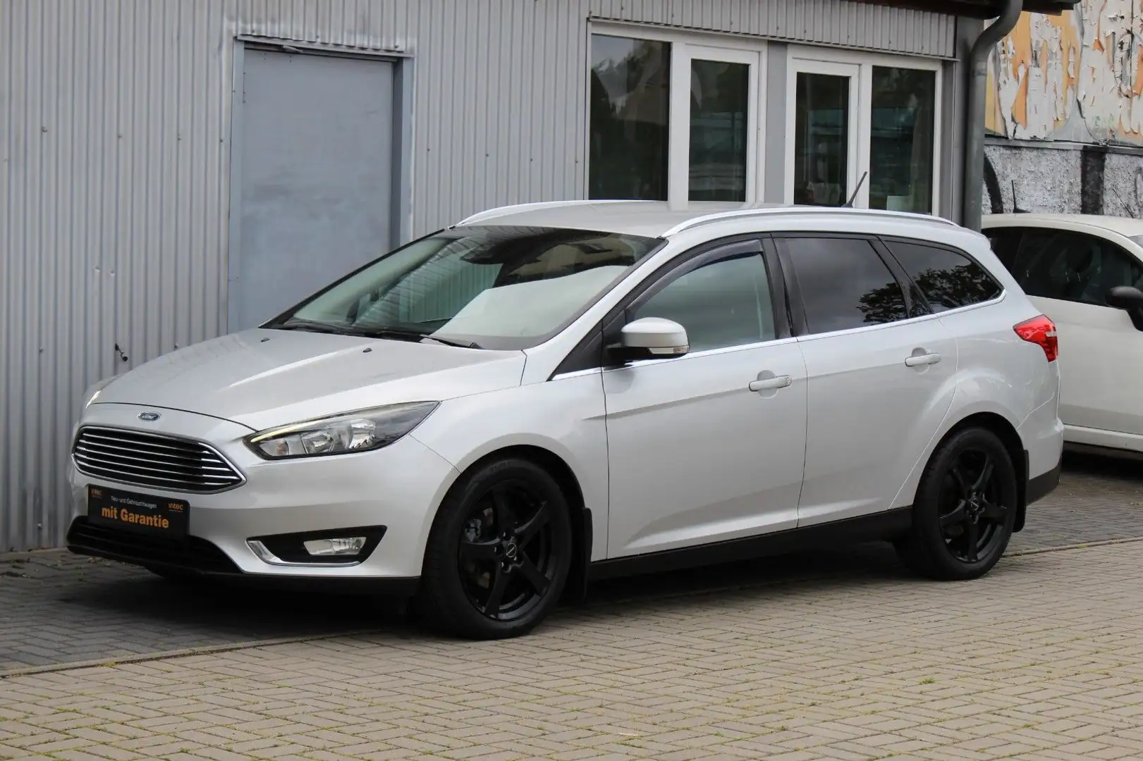 Ford Focus Turnier Titanium+Navi+Kamera+AHK+Klimaaut Silber - 1