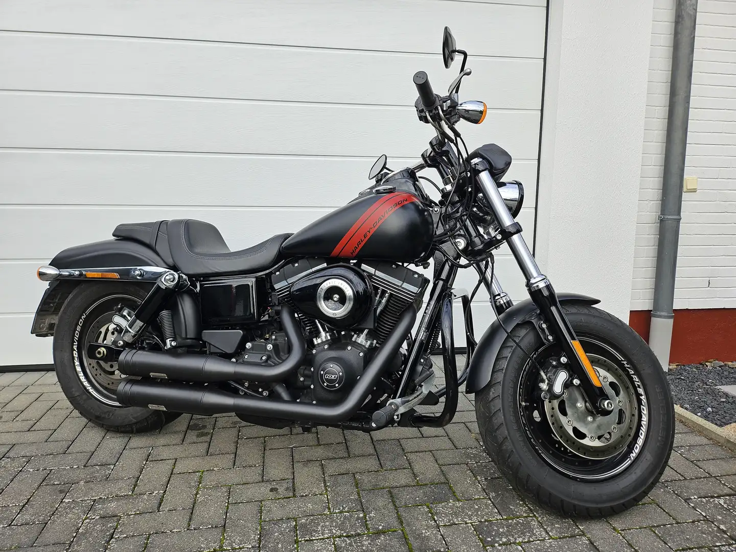 Harley-Davidson Dyna Fat Bob Negro - 1