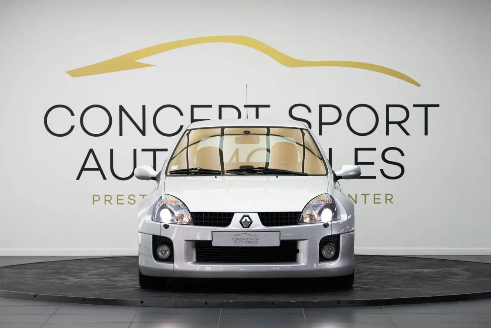 Renault Clio 3.0 V6 Sport - 2