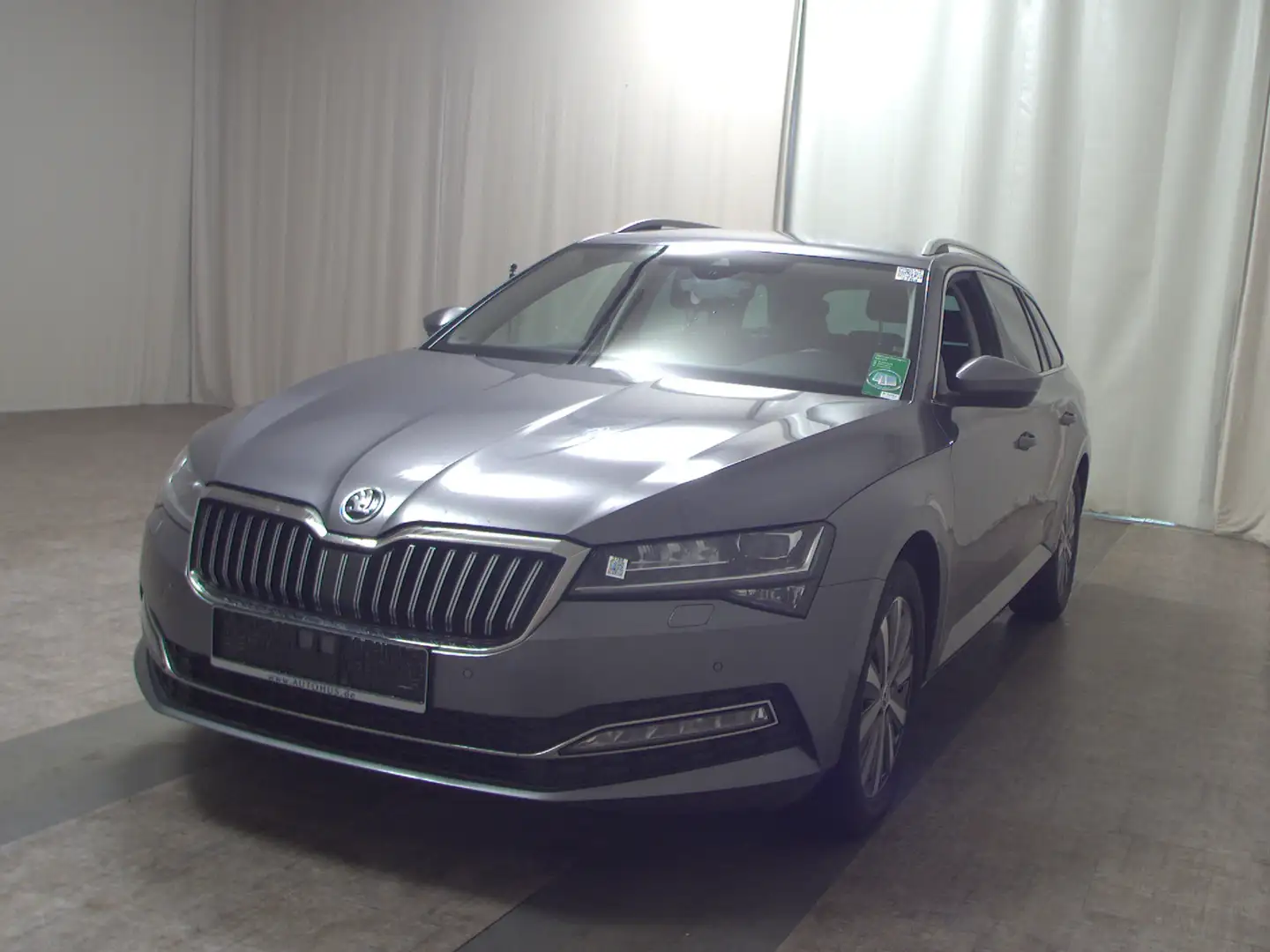 Skoda Superb Kombi 2.0 TDI Style Navi LED vc AHK ACC Grau - 2