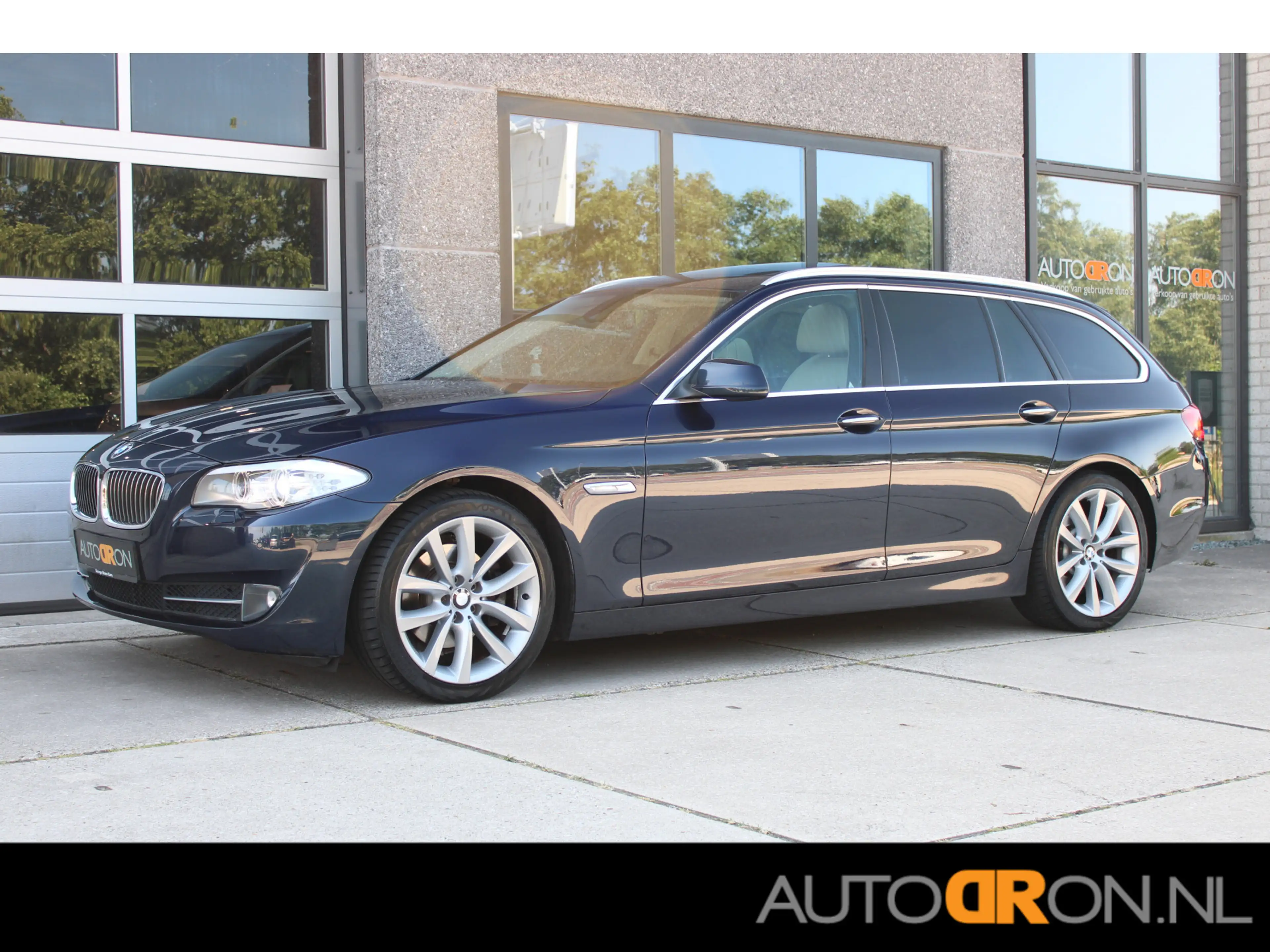 BMW 523 5-serie Touring 523i High Executive 6 Cilinder Pan