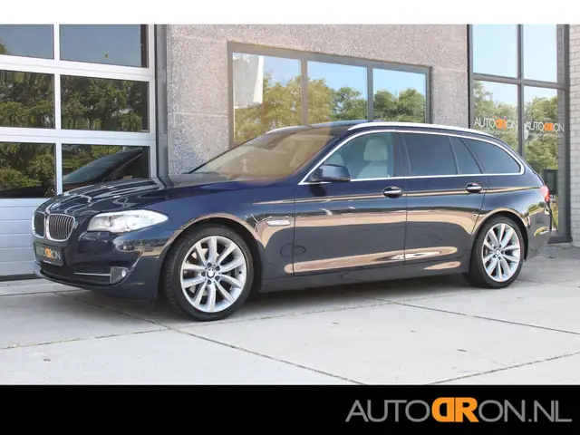 BMW 523 5-serie Touring 523i High Executive 6 Cilinder Pan