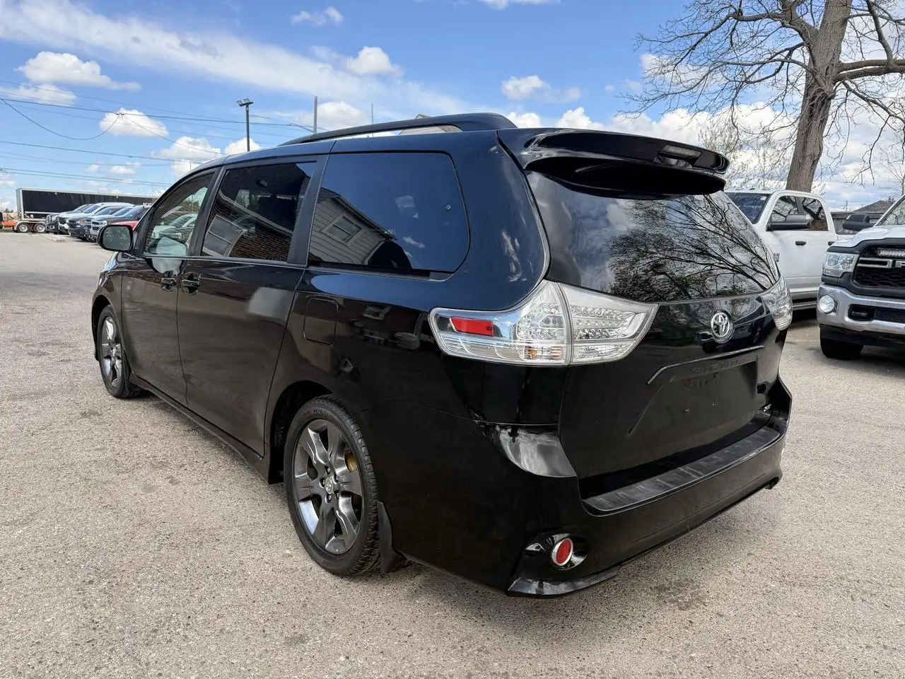 Toyota Sienna снимка Toyota Sienna