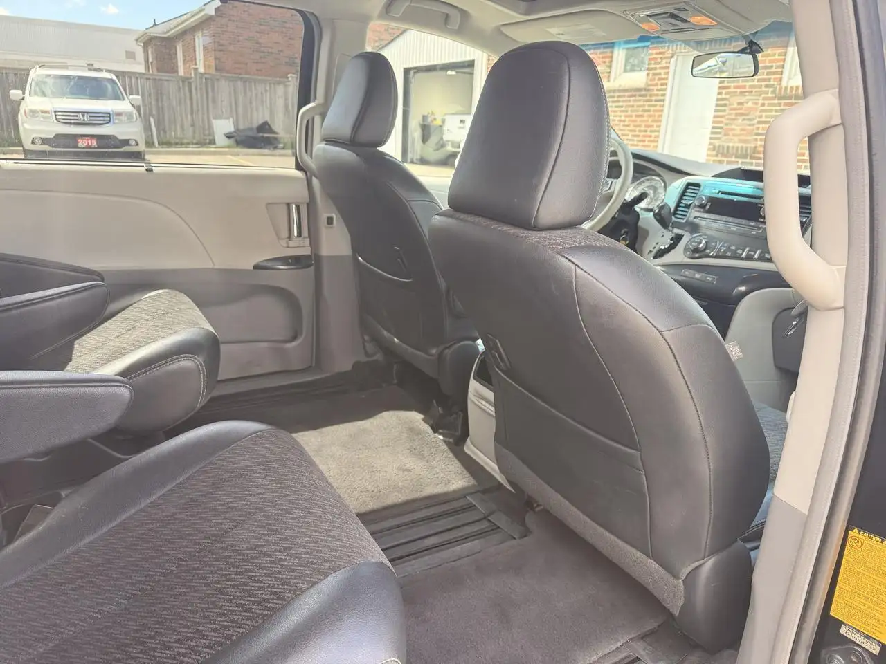 Toyota Sienna снимка Toyota Sienna