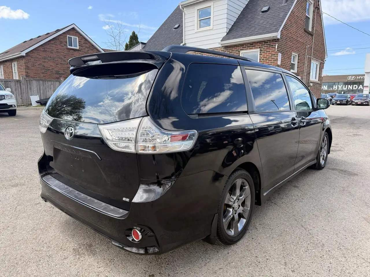 Toyota Sienna снимка Toyota Sienna