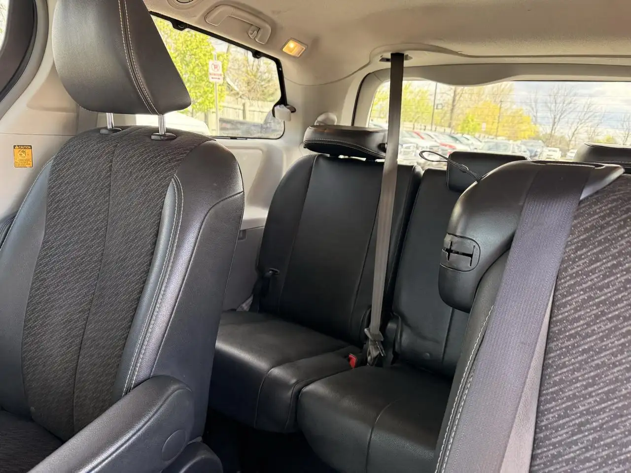 Toyota Sienna снимка Toyota Sienna
