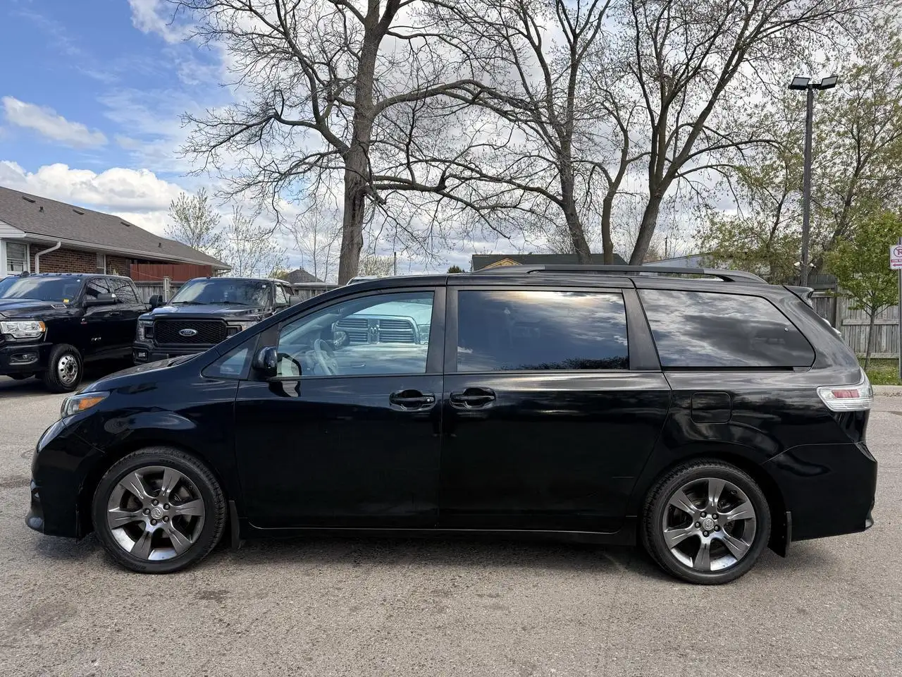 Toyota Sienna снимка Toyota Sienna