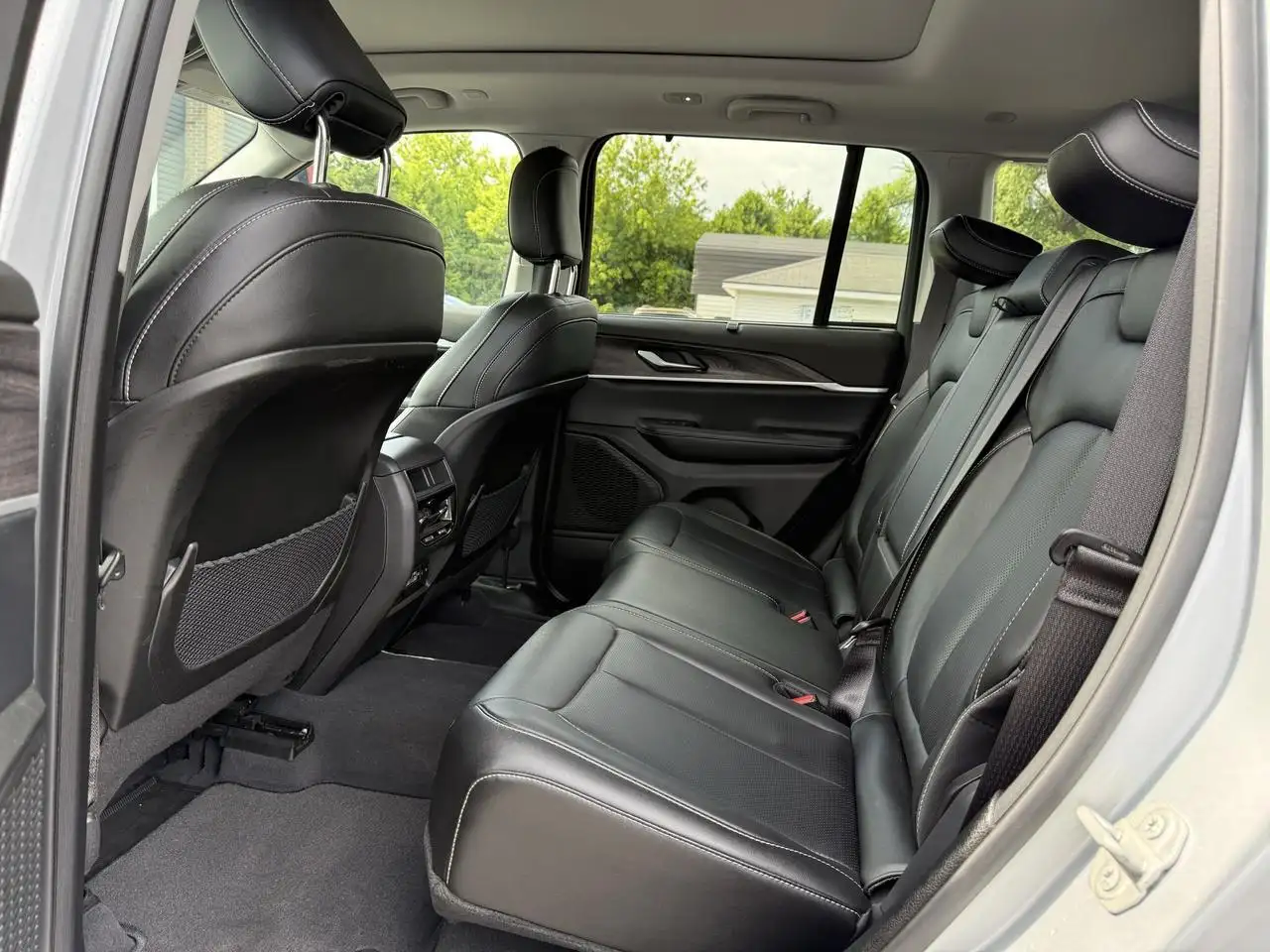 Jeep Grand Cherokee photo Jeep Grand Cherokee