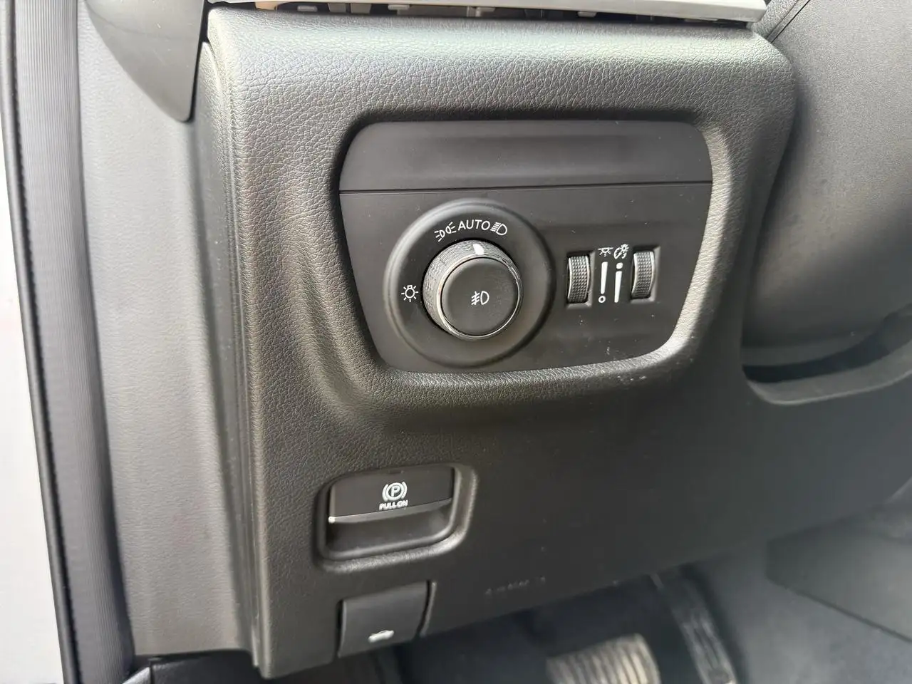 Jeep Grand Cherokee photo Jeep Grand Cherokee