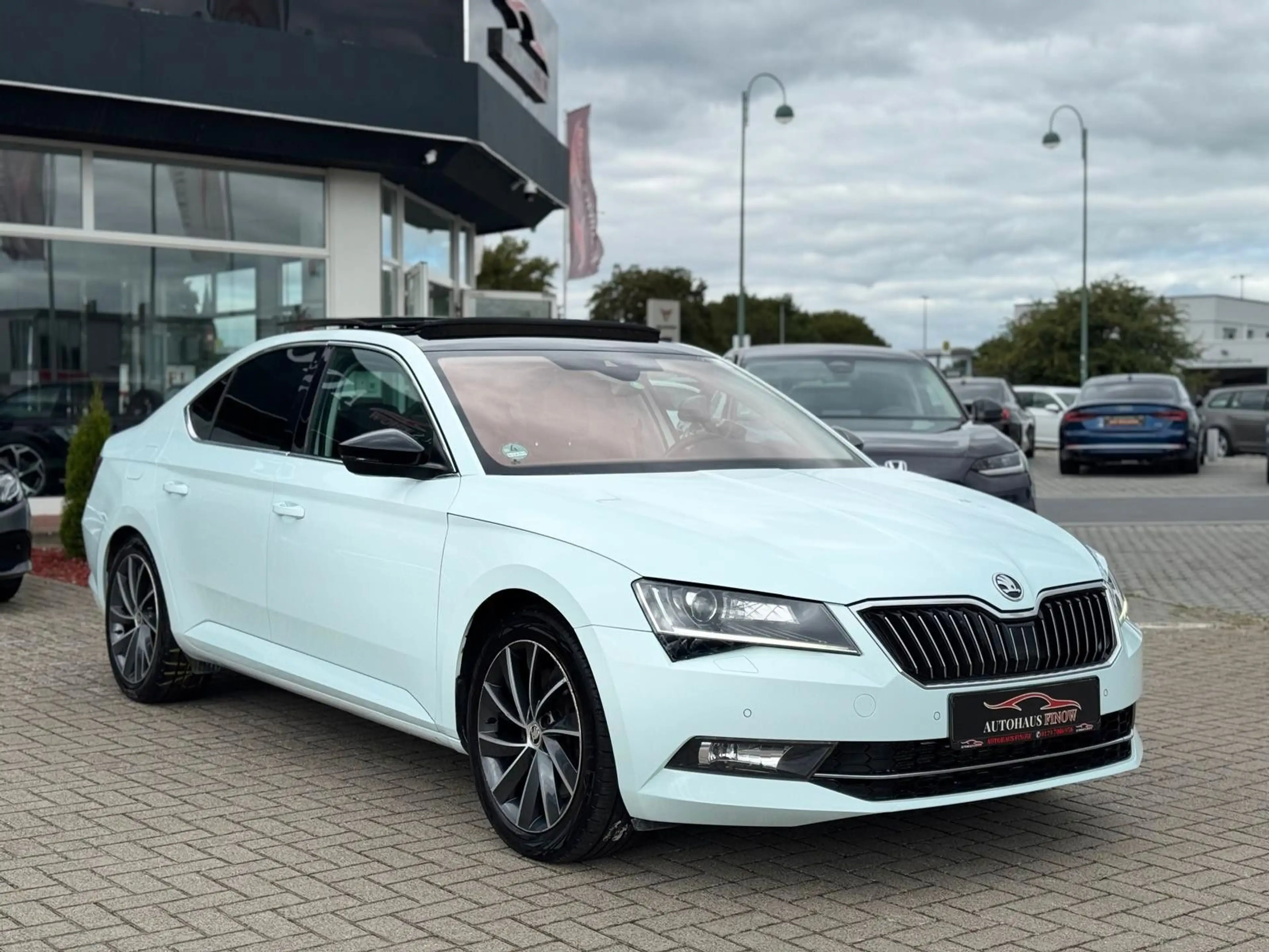 Skoda Superb Lim. 2.0TSI"L&K 4x4"PANO"ACC"LEDER"1.HAND — photo 4