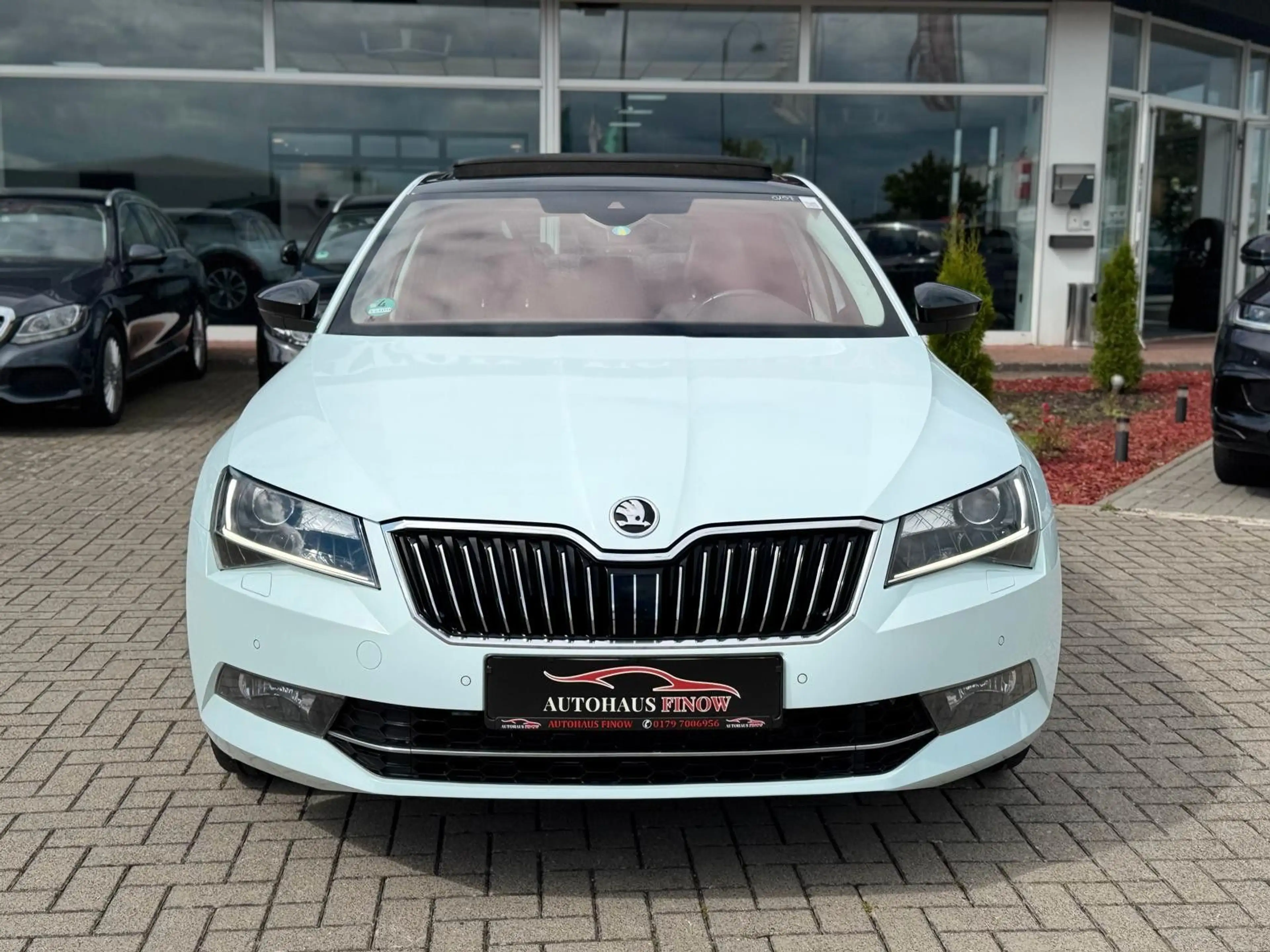 Skoda Superb Lim. 2.0TSI"L&K 4x4"PANO"ACC"LEDER"1.HAND — photo 3