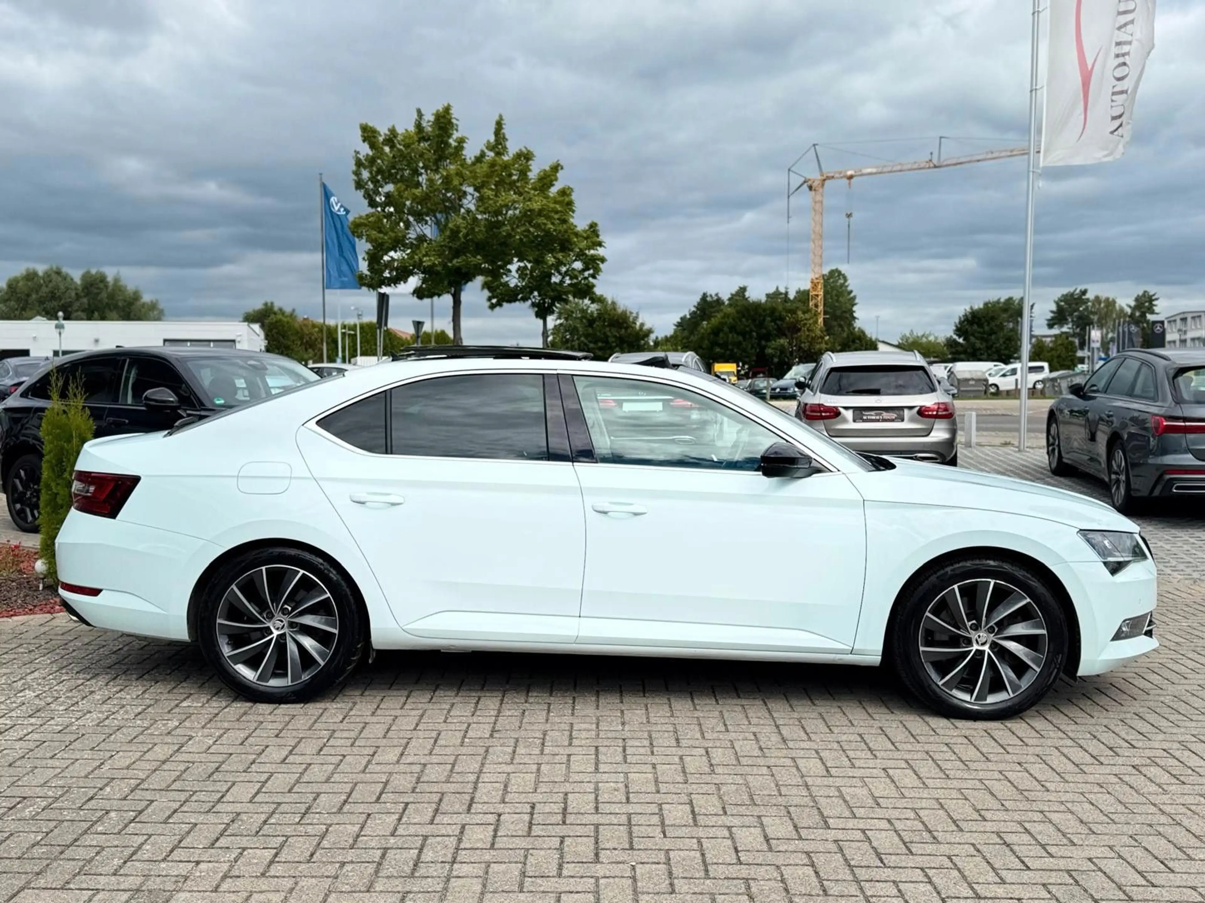Skoda Superb Lim. 2.0TSI"L&K 4x4"PANO"ACC"LEDER"1.HAND — photo 5