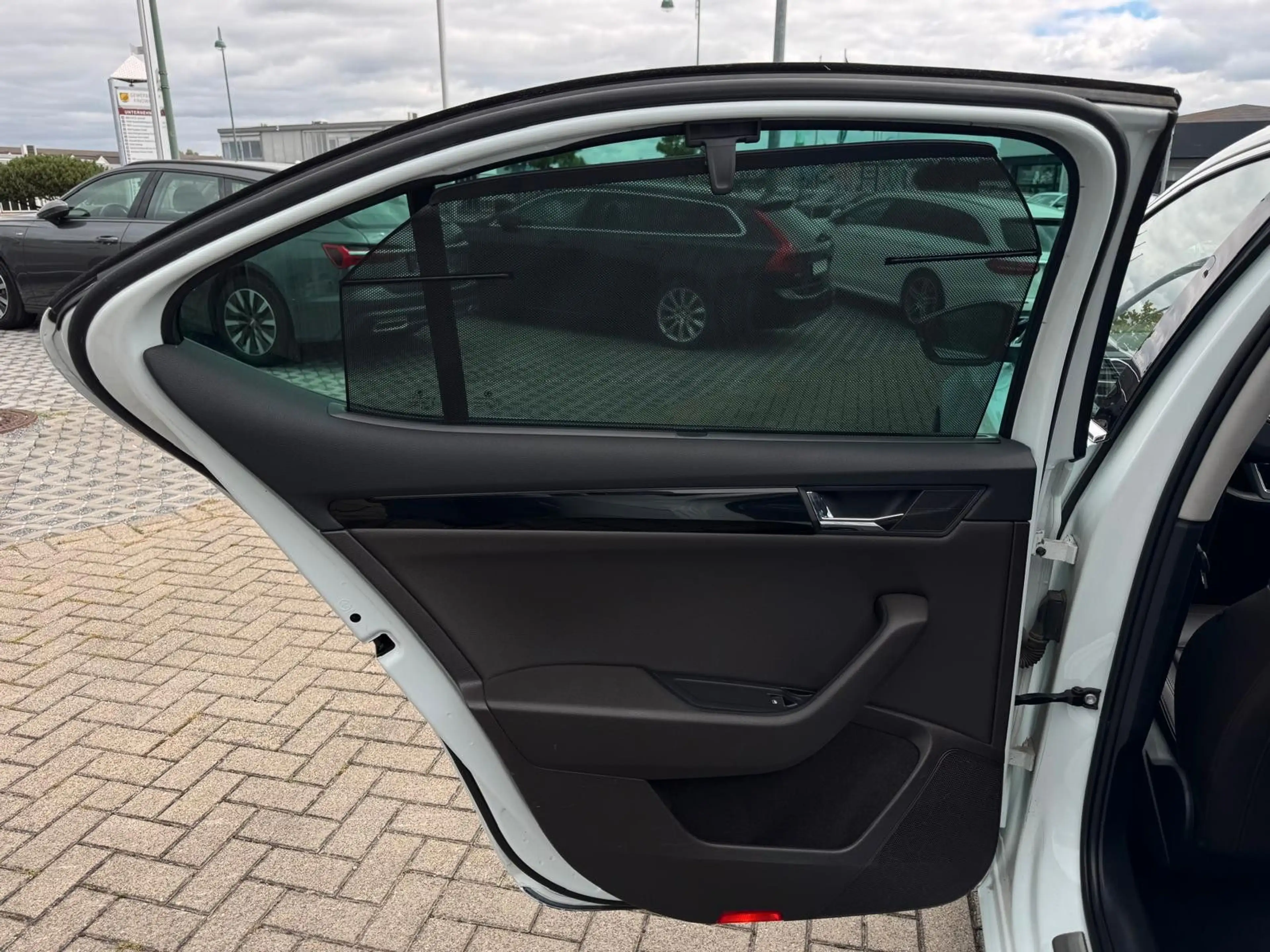Skoda Superb Lim. 2.0TSI"L&K 4x4"PANO"ACC"LEDER"1.HAND — photo 15