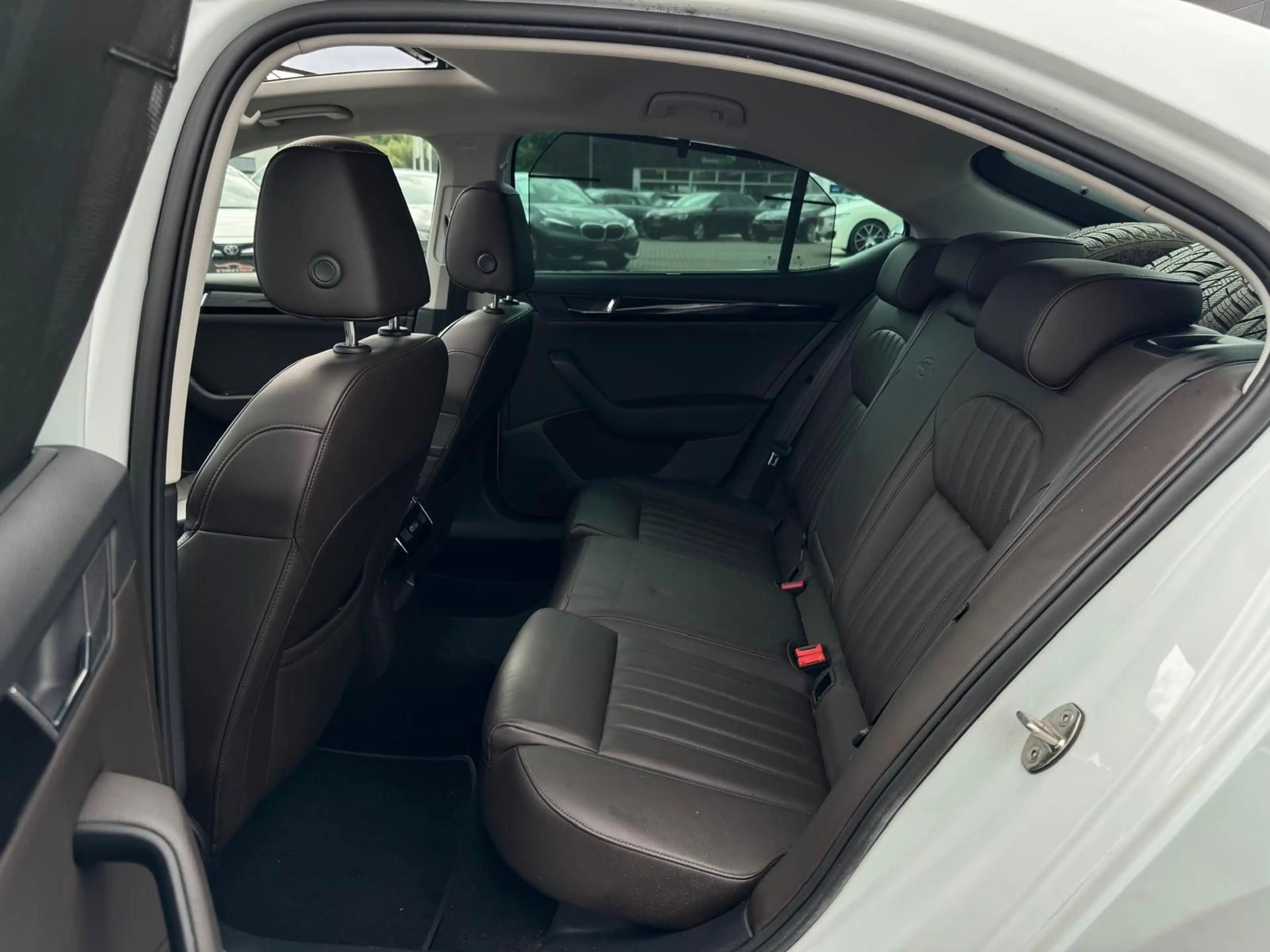 Skoda Superb Lim. 2.0TSI"L&K 4x4"PANO"ACC"LEDER"1.HAND — photo 13