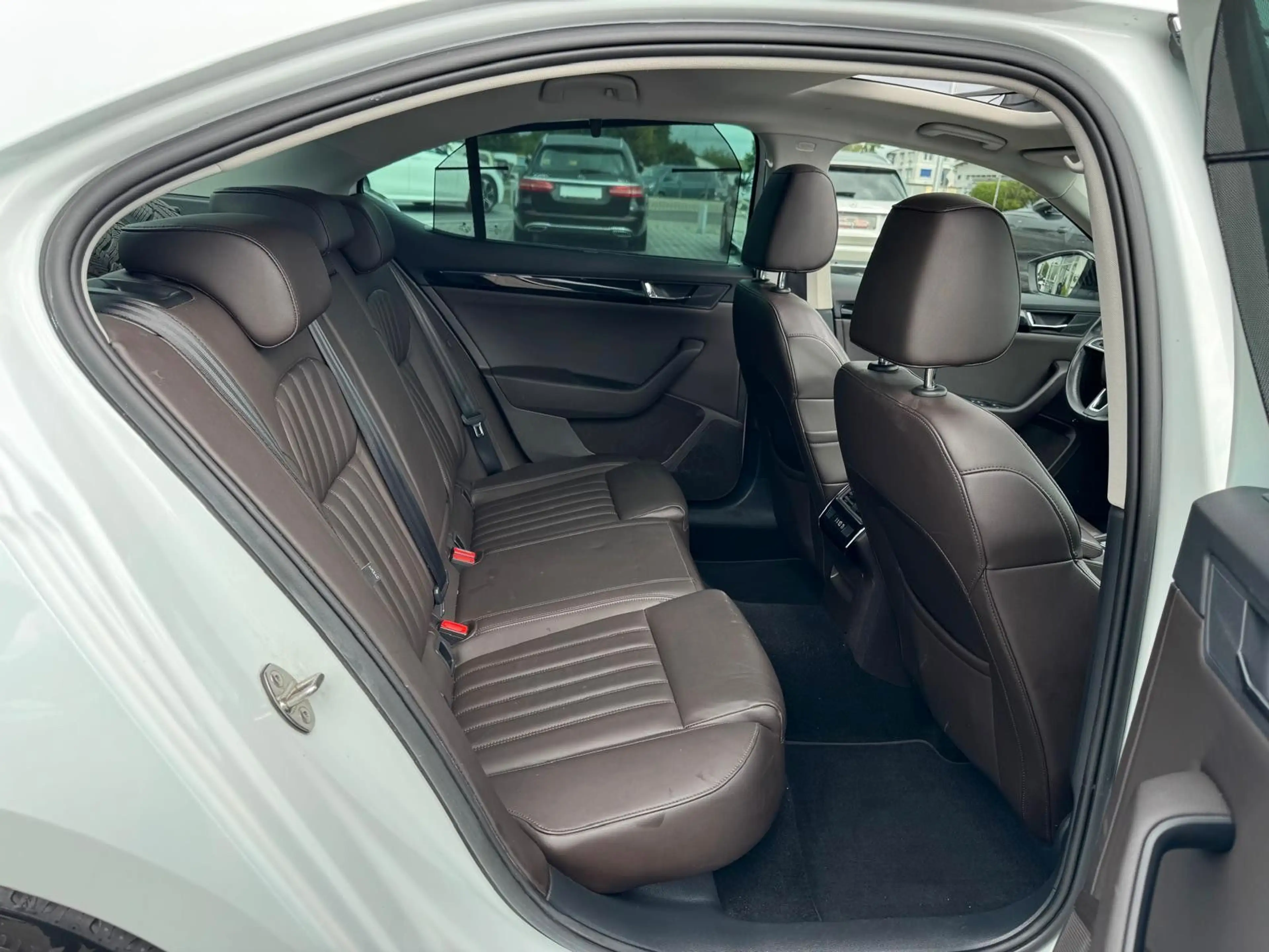 Skoda Superb Lim. 2.0TSI"L&K 4x4"PANO"ACC"LEDER"1.HAND — photo 14