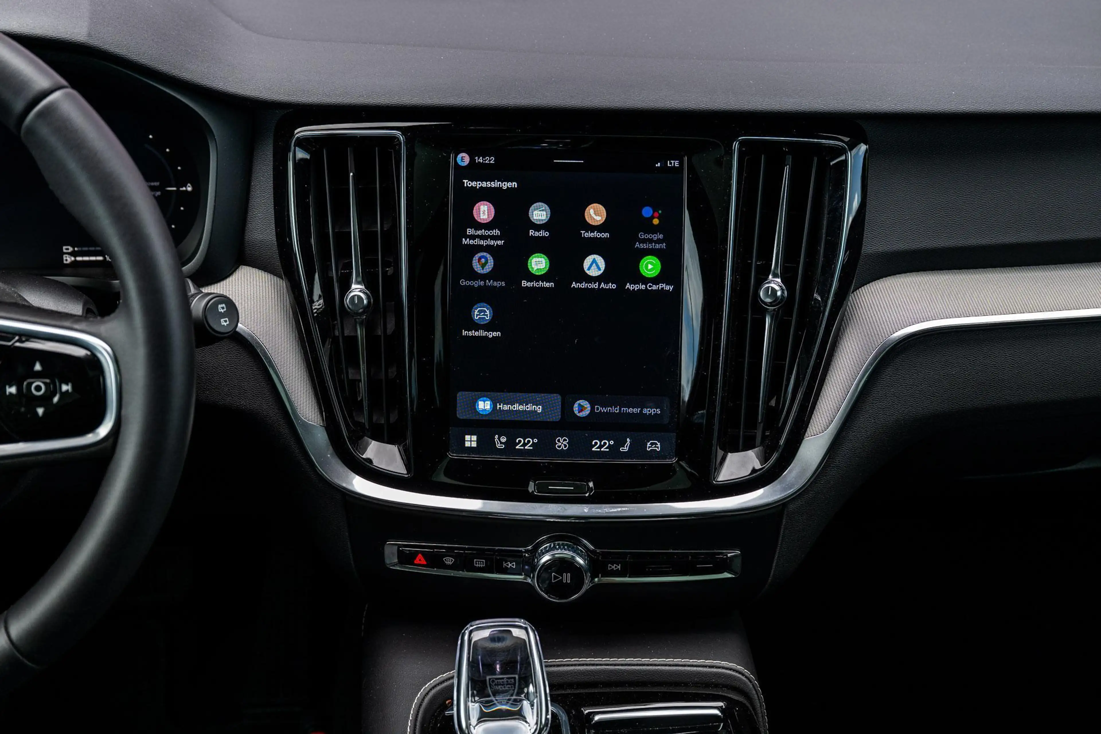 Volvo V60 T8 Plug-in Hybrid AWD Plus Dark | PHEV Long Range — photo 12