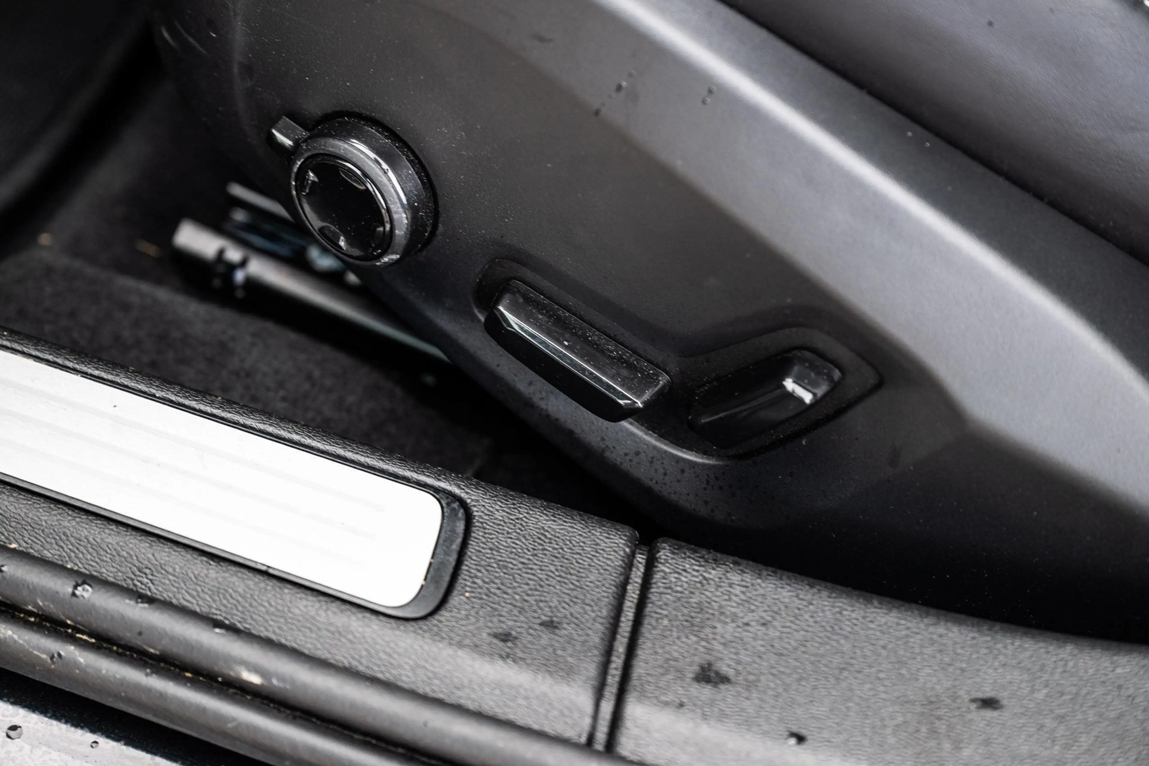 Volvo V60 T8 Plug-in Hybrid AWD Plus Dark | PHEV Long Range — photo 7