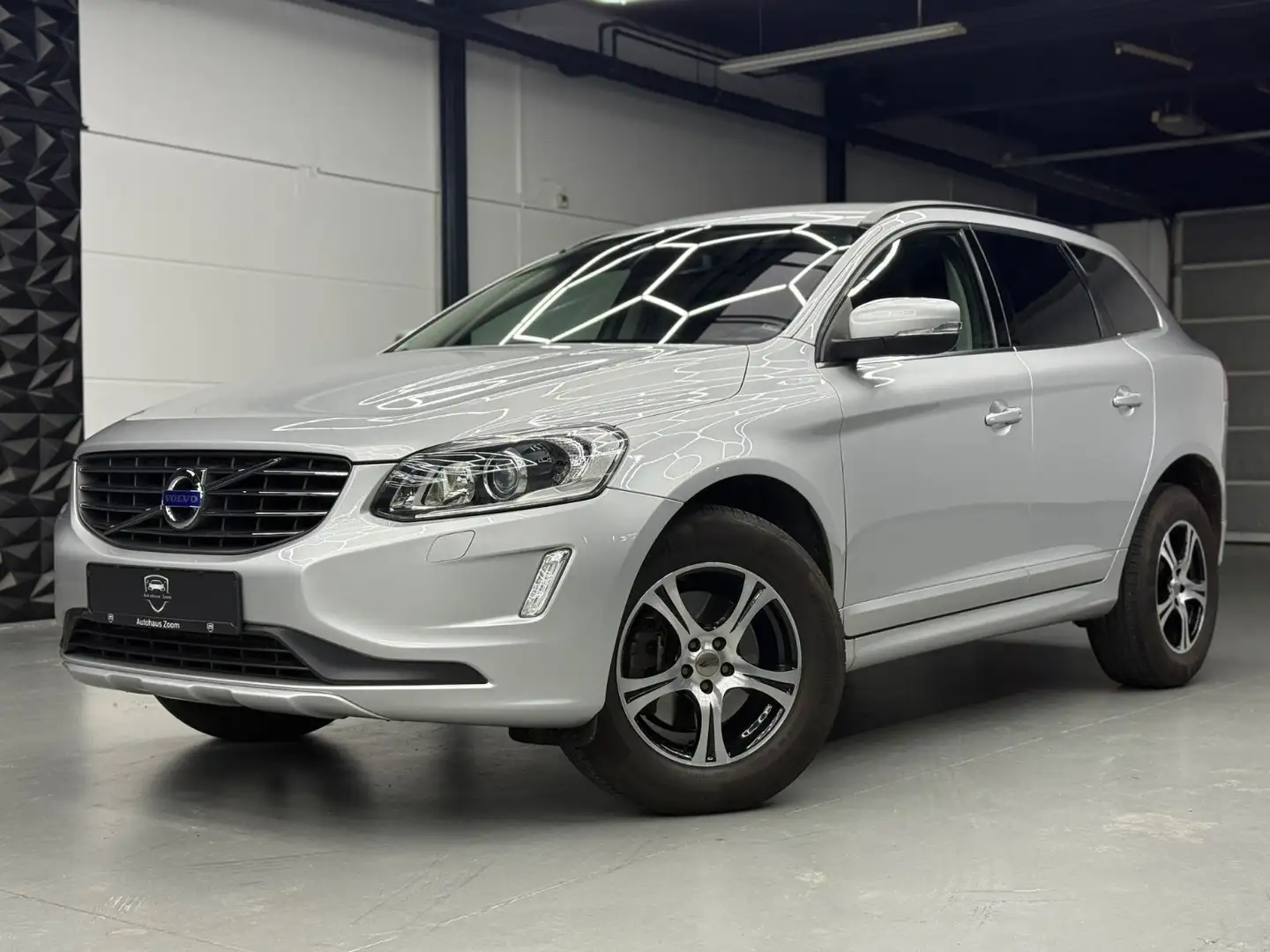 Volvo XC60 AWD 1.HAND*ZAHNRIEMEN NEU*KAMERA*AHK*SHZ Argent - 1