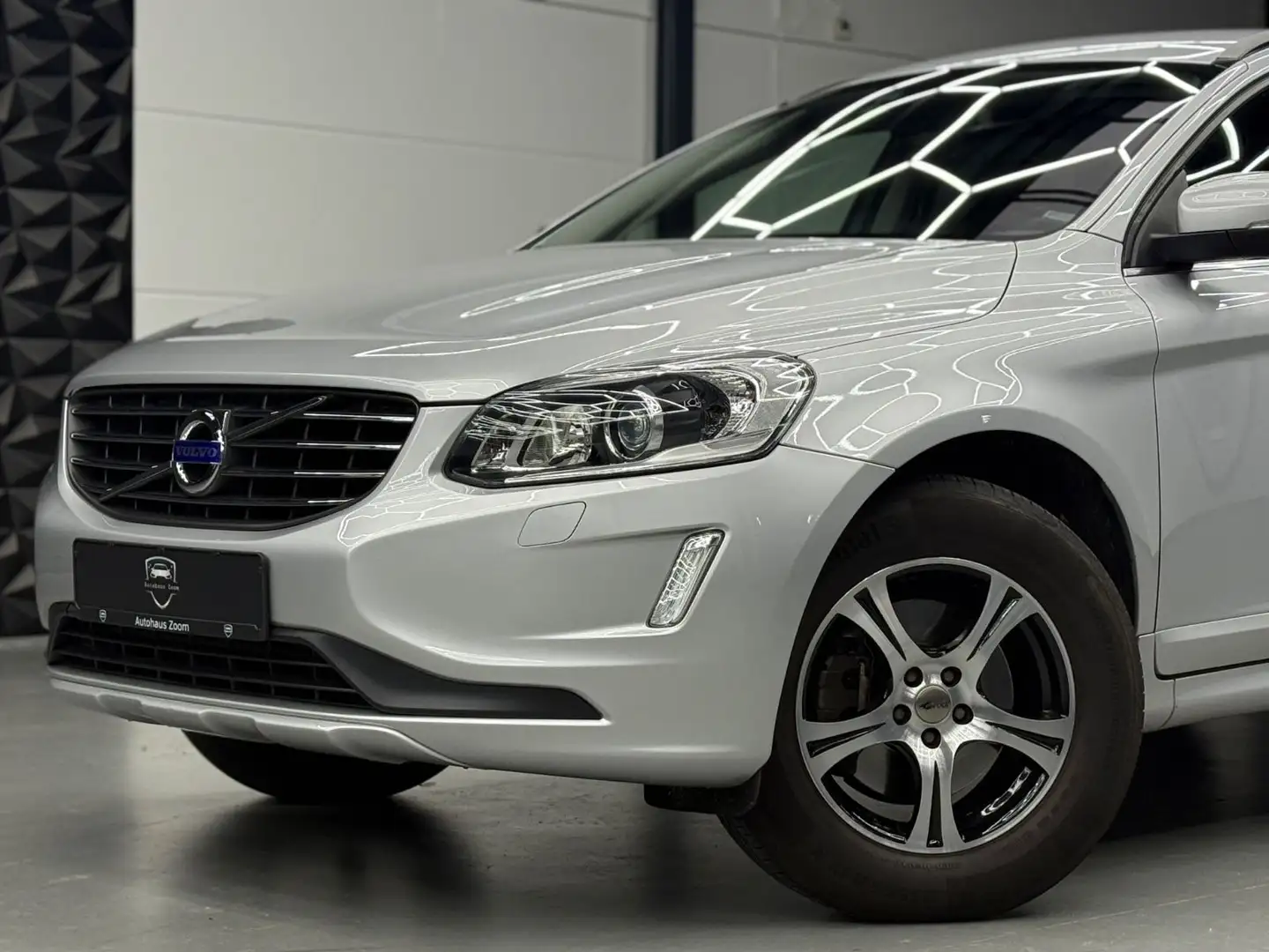Volvo XC60 AWD 1.HAND*ZAHNRIEMEN NEU*KAMERA*AHK*SHZ Argent - 2