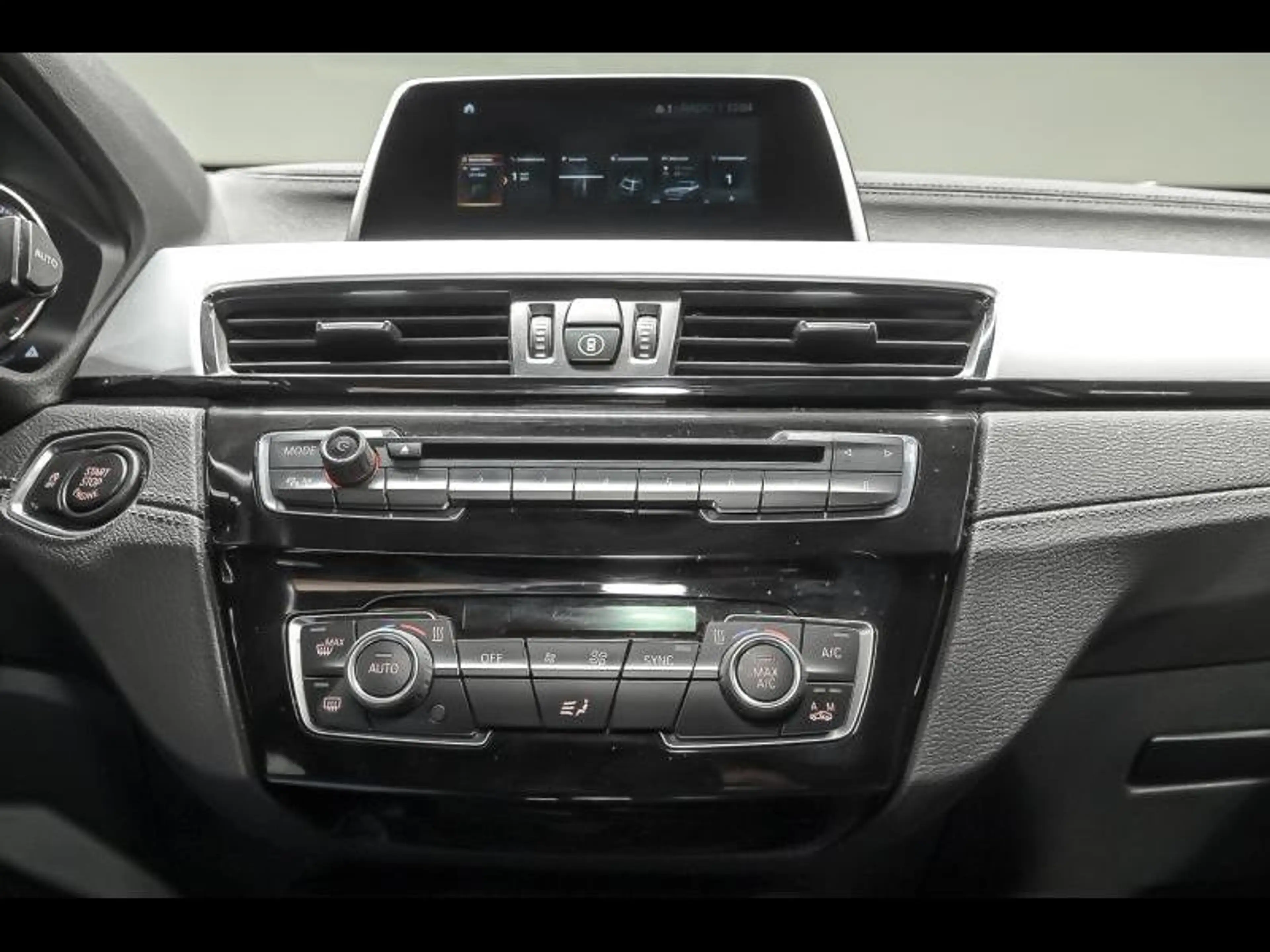 BMW X2 sDrive 18i - Navi|Dab|Auto|Parkassist — photo 12