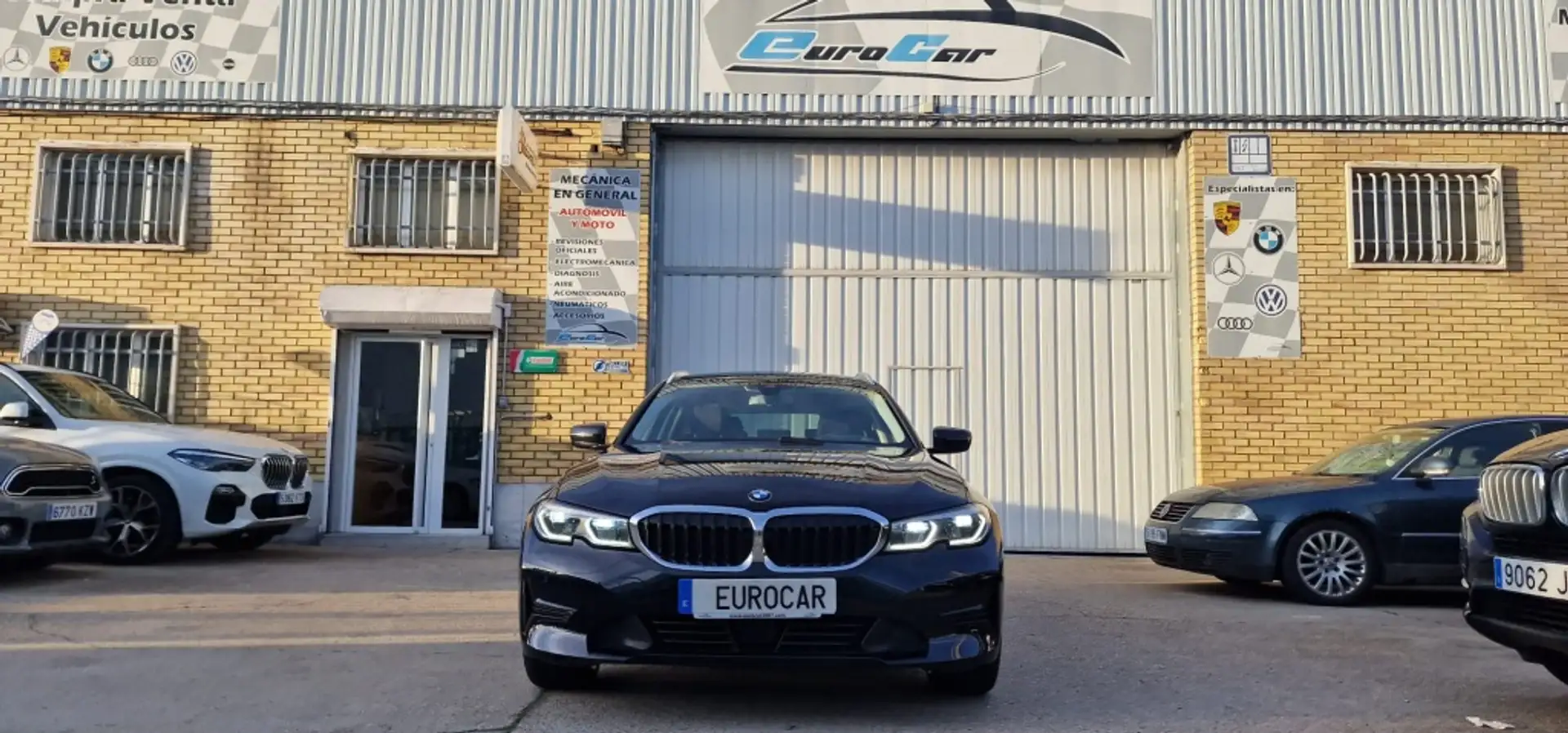 BMW 320 320dA xDrive Touring Negro - 2