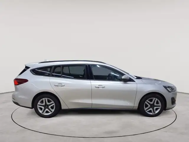 Ford Focus view 3