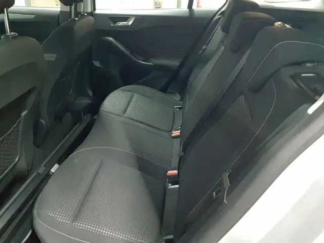 Ford Focus view 13