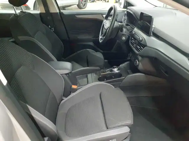 Ford Focus view 8