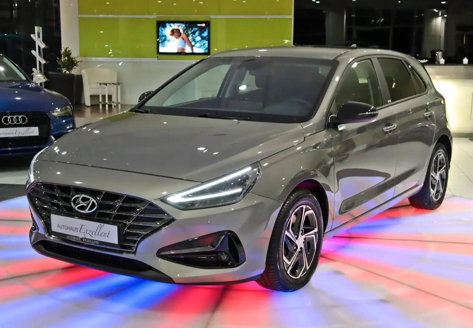 Hyundai i30 Intro Edition*NAVI*KLIMA*ALU*LHZ*PDC*LED* Grau - 1