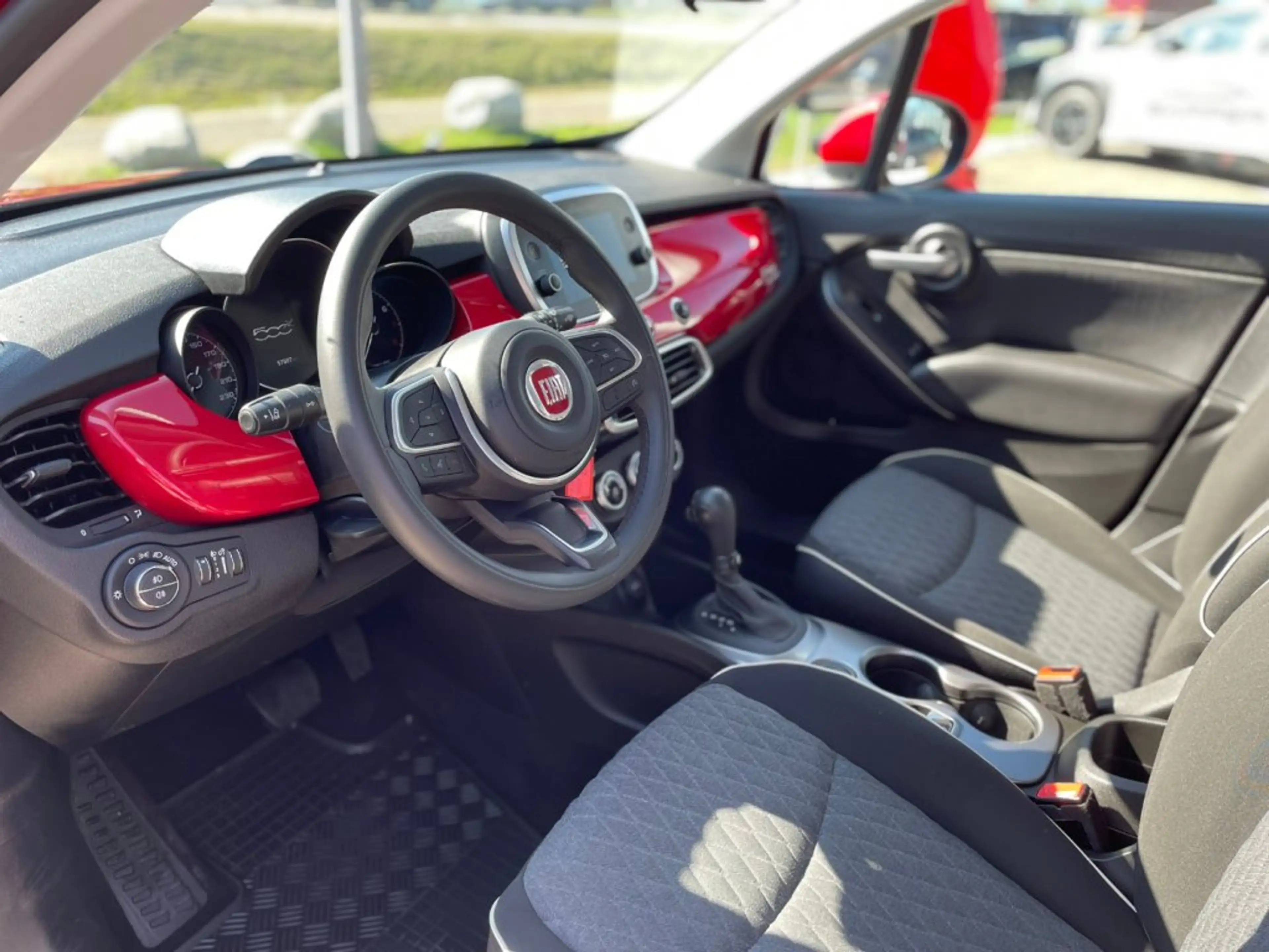 Fiat 500X FireFly Turbo 150 DCT City Cross — photo 11