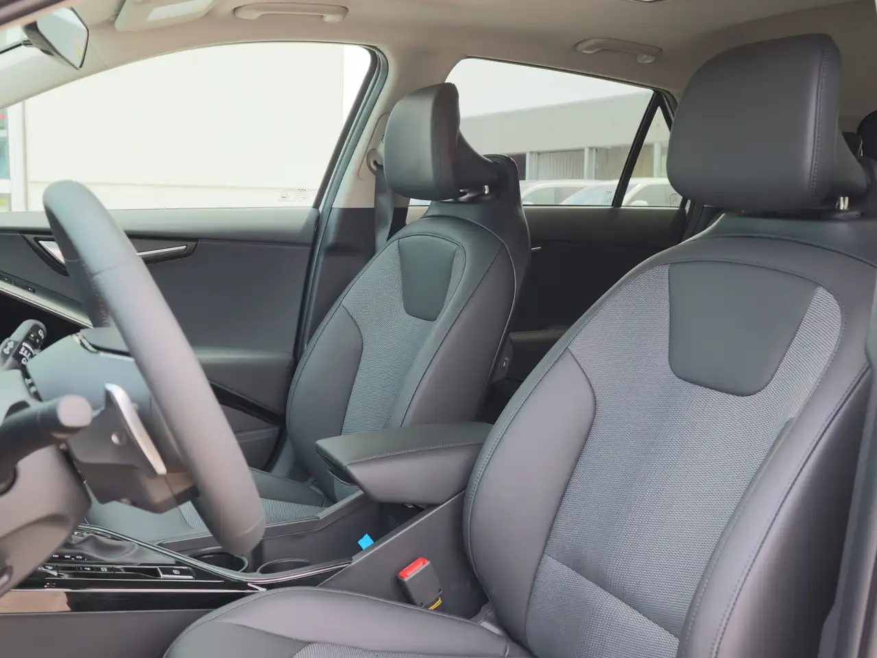 Kia Niro снимка Kia Niro