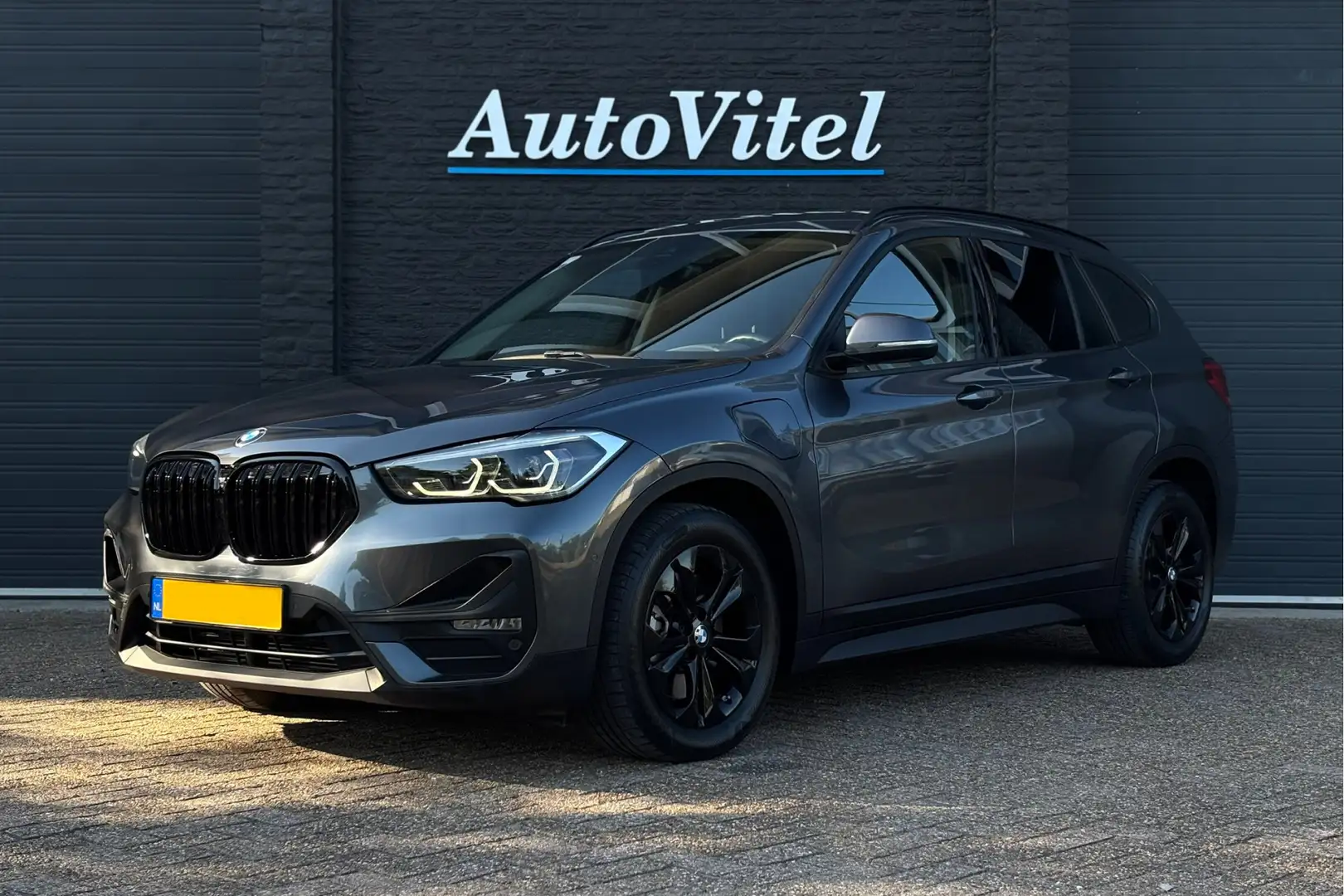 BMW X1 xDrive25e | PDC V+A | Apple Carplay | Elektrische Grijs - 1